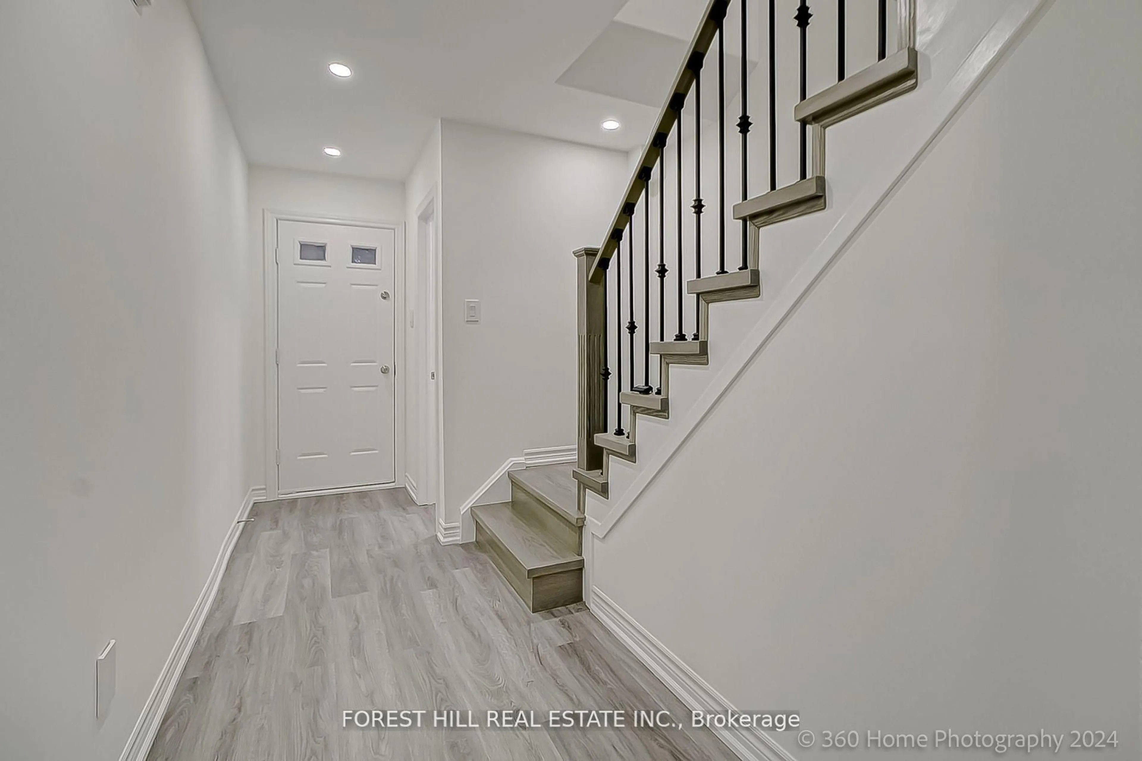 Indoor entryway for 55 Plumbrook Cres, Toronto Ontario M1S 3Z9