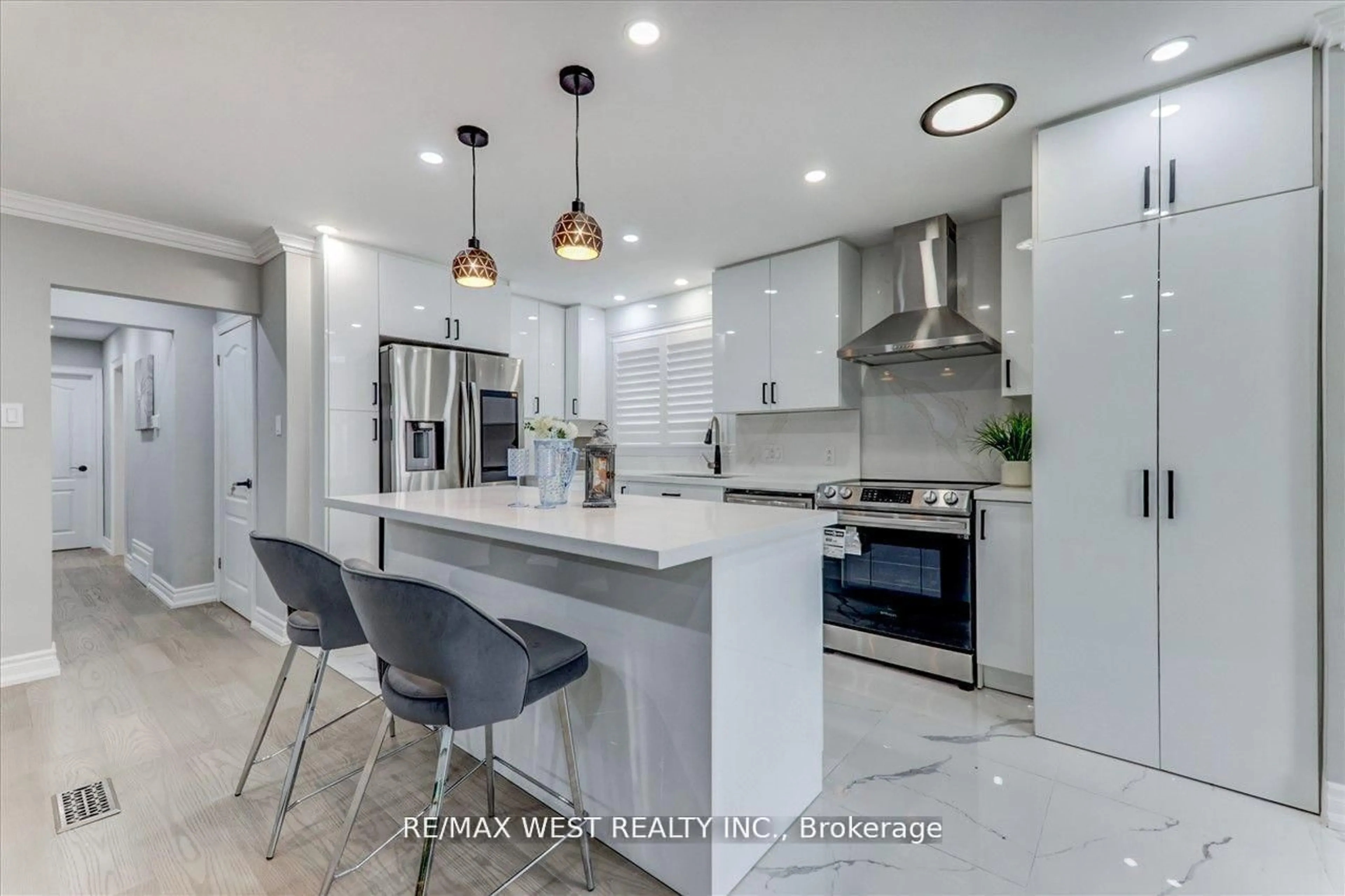 Contemporary kitchen, ceramic/tile floor for 2b Horizon Cres, Toronto Ontario M1T 2G3