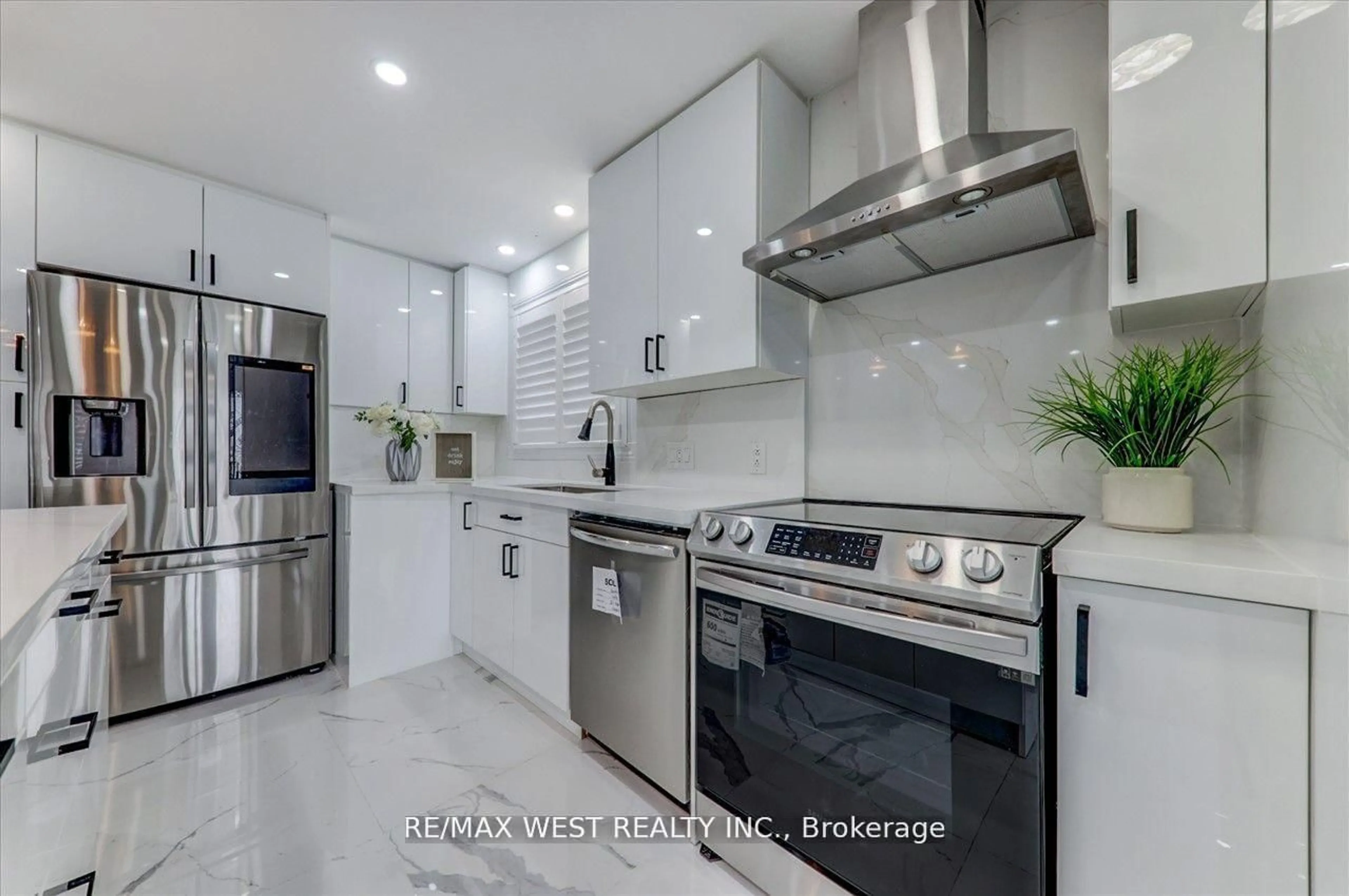 Contemporary kitchen, ceramic/tile floor for 2b Horizon Cres, Toronto Ontario M1T 2G3