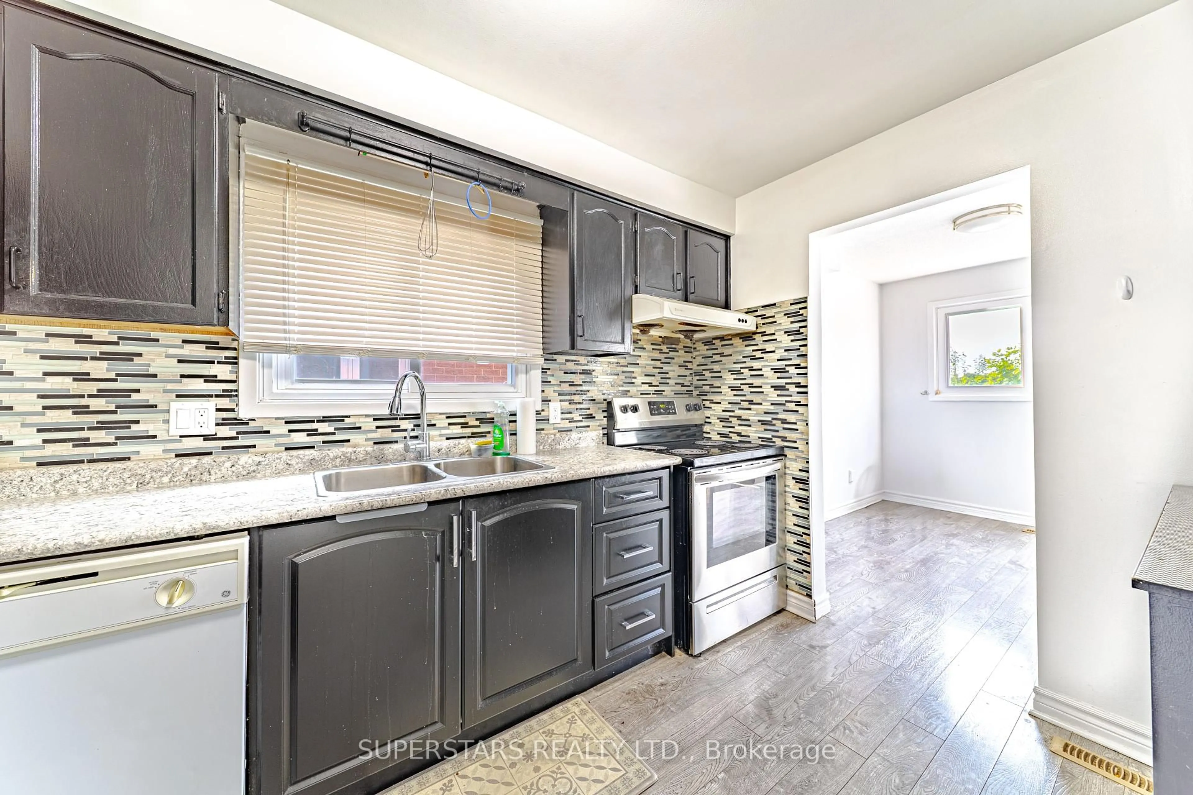 Open concept kitchen, ceramic/tile floor for 23 Lord Sydenham Crt, Toronto Ontario M1W 3S4