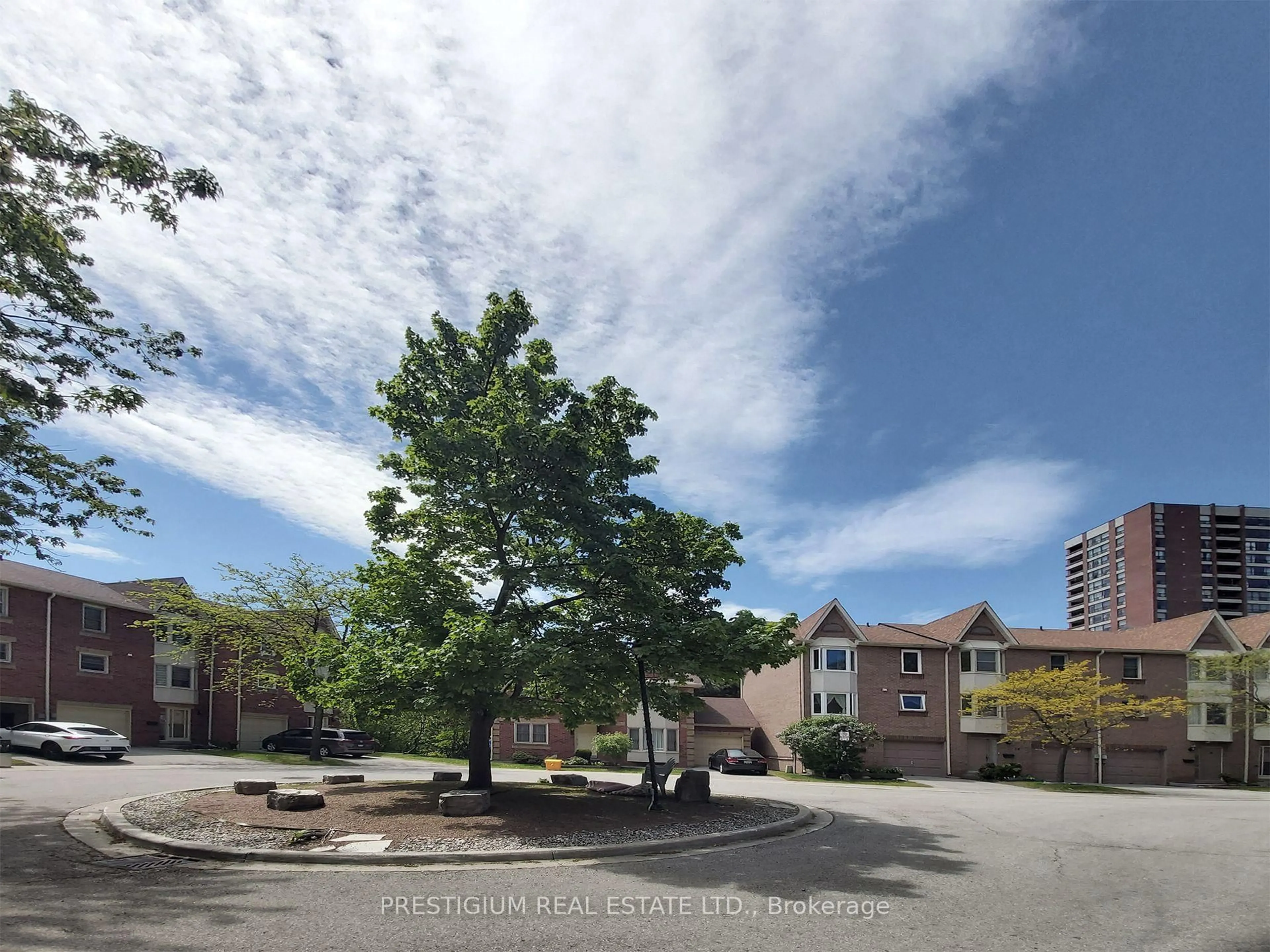 A pic from outside/outdoor area/front of a property/back of a property/a pic from drone, street for 25 Cardwell Ave #30, Toronto Ontario M1S 4Y6