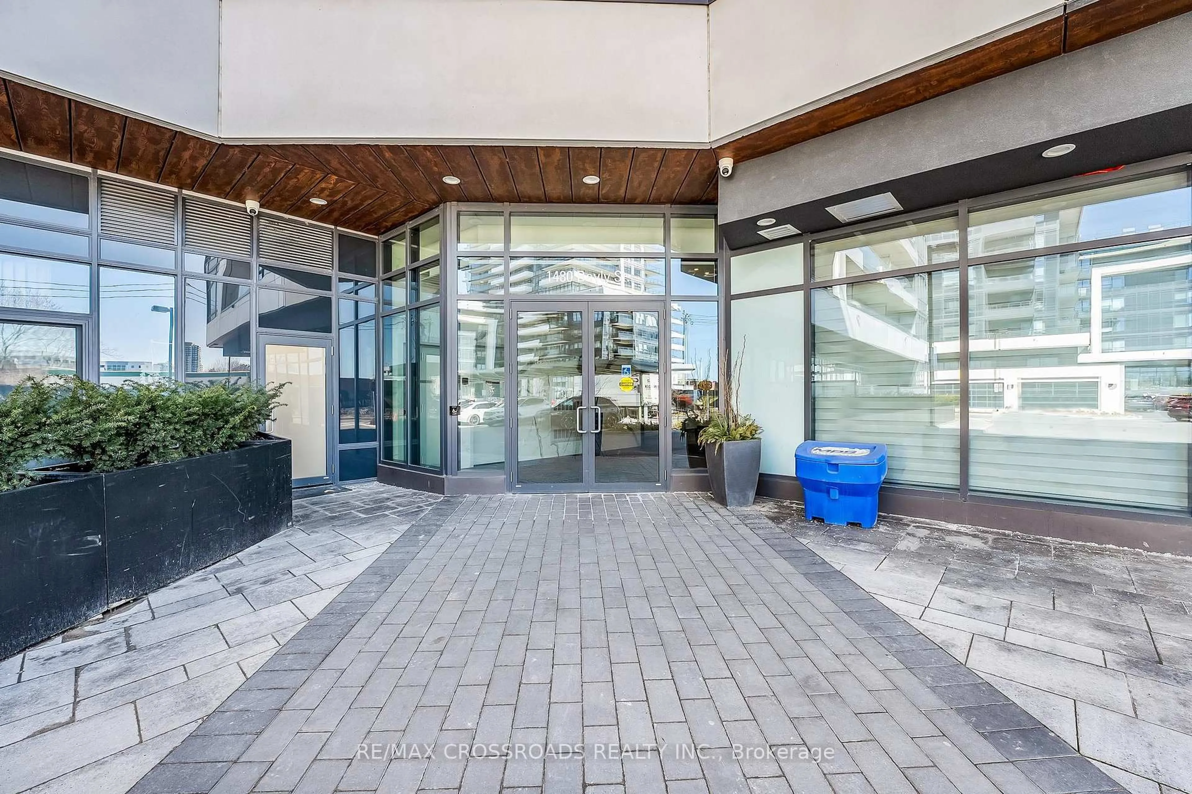 Indoor foyer for 1480 Bayly St #1411, Pickering Ontario L1W 3T8