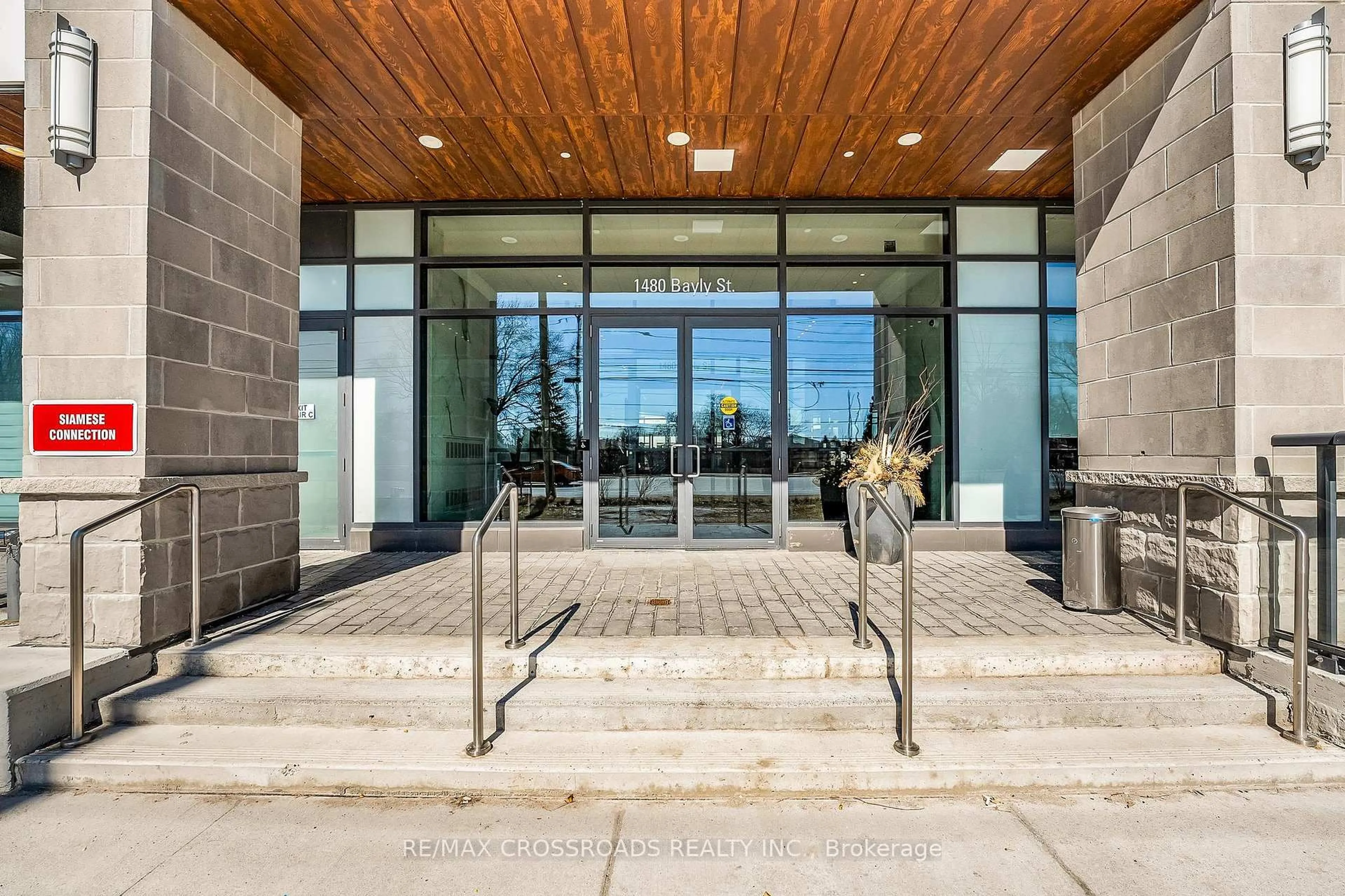 Indoor foyer for 1480 Bayly St #1411, Pickering Ontario L1W 3T8