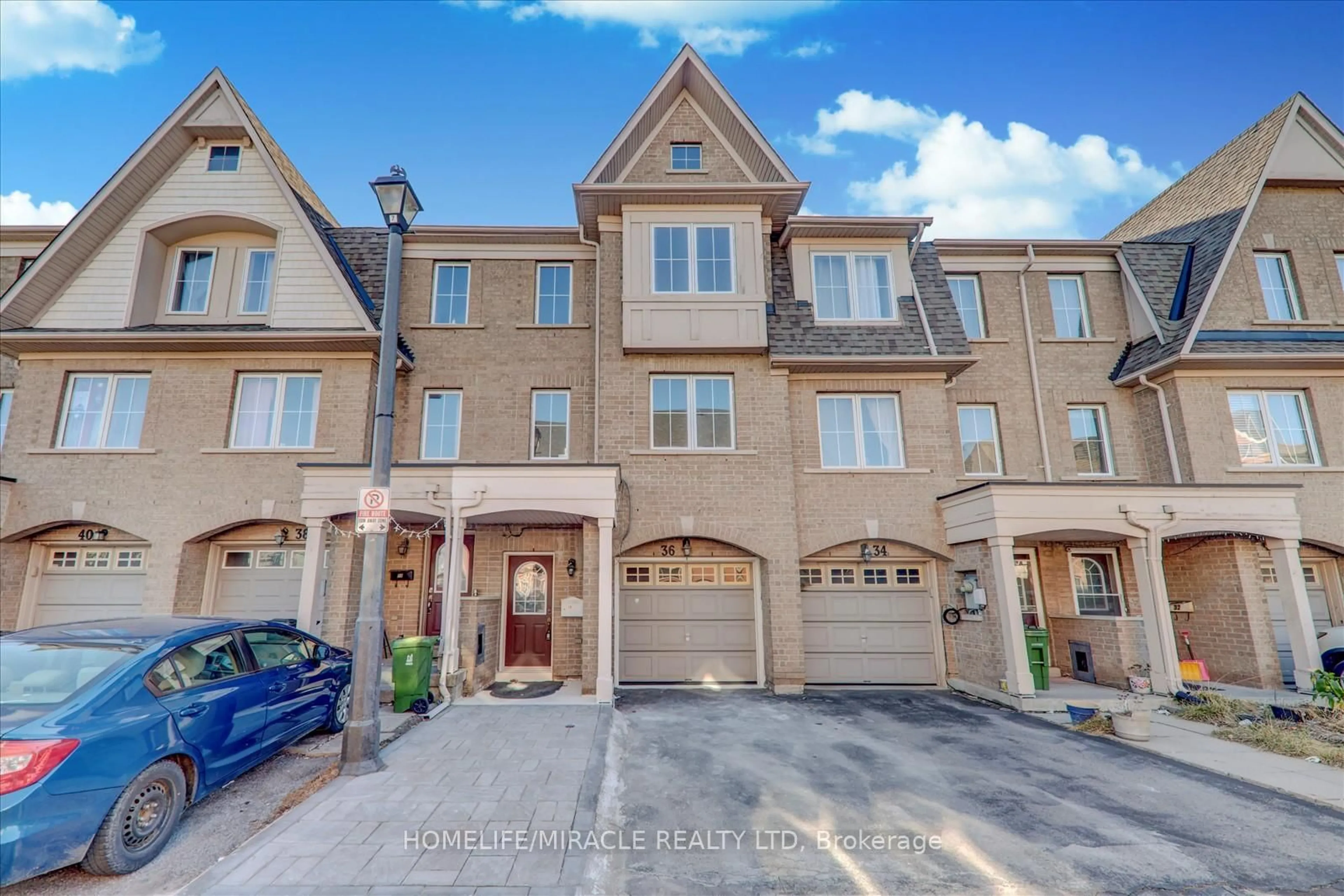 A pic from outside/outdoor area/front of a property/back of a property/a pic from drone, street for 36 Jenkinson Way, Toronto Ontario M1P 5H4