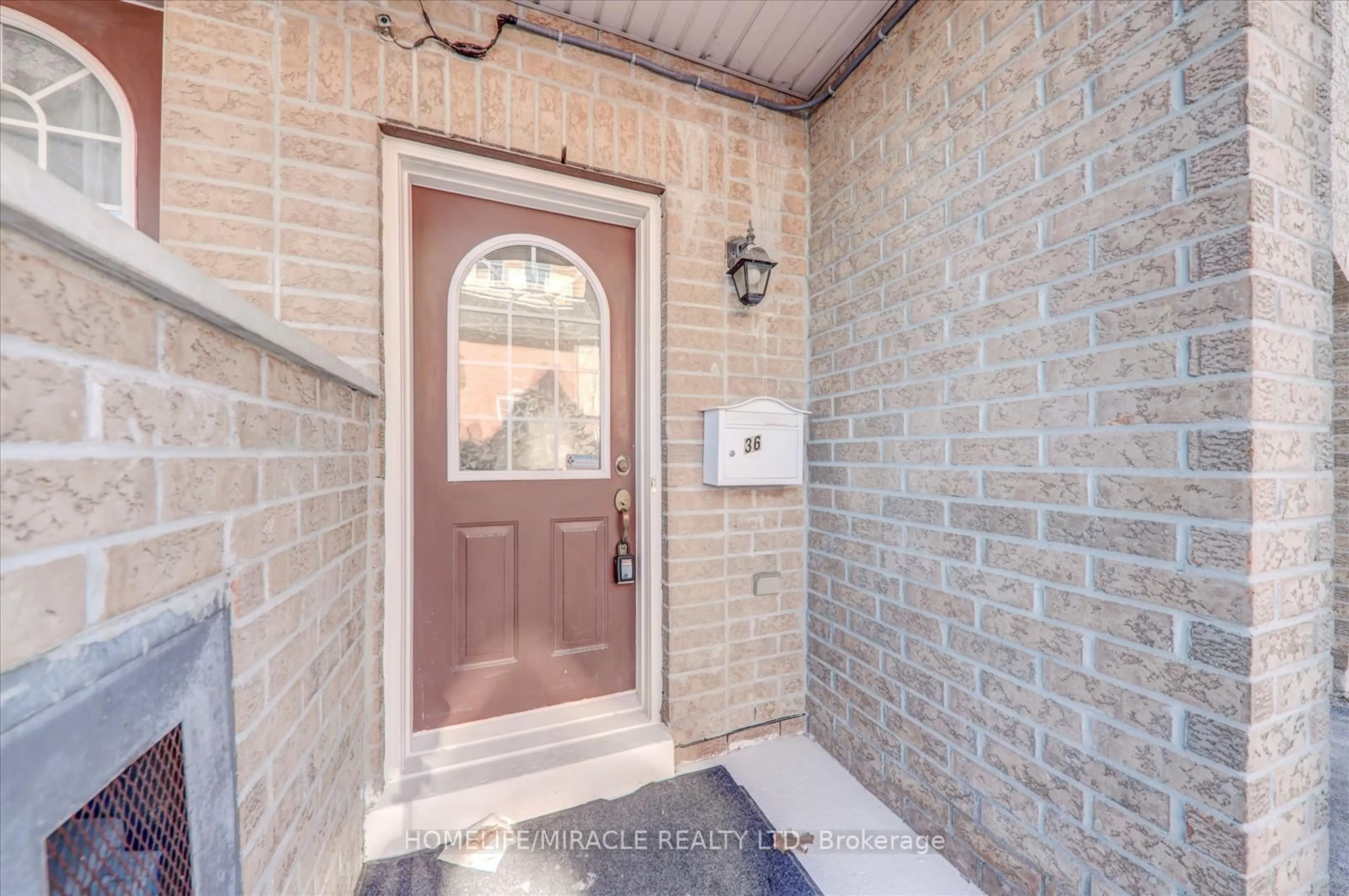 Indoor entryway for 36 Jenkinson Way, Toronto Ontario M1P 5H4