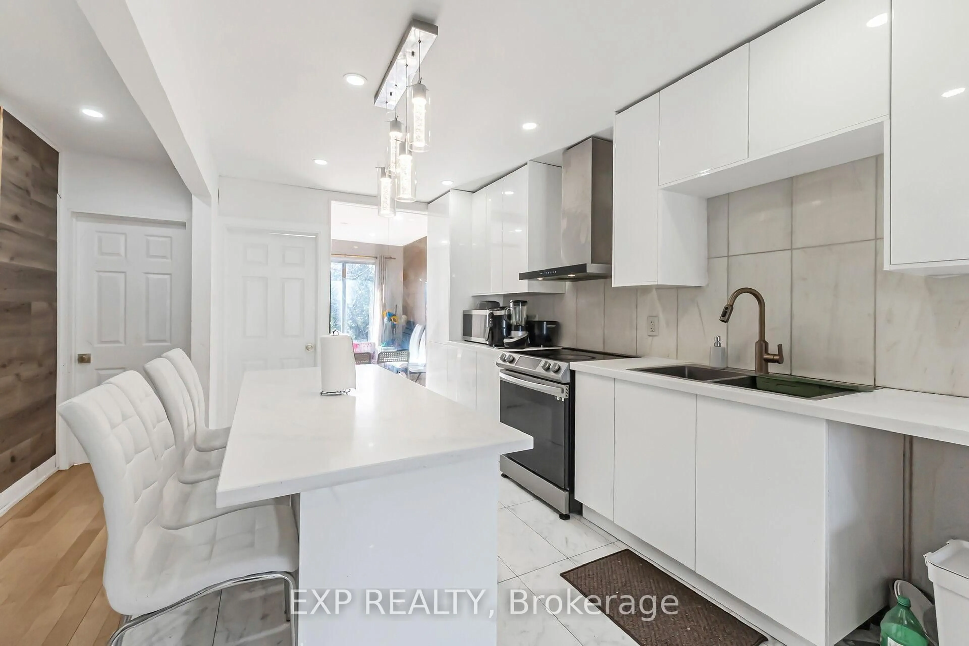 Open concept kitchen, ceramic/tile floor for 32 Linden Ave, Toronto Ontario M1K 3H5