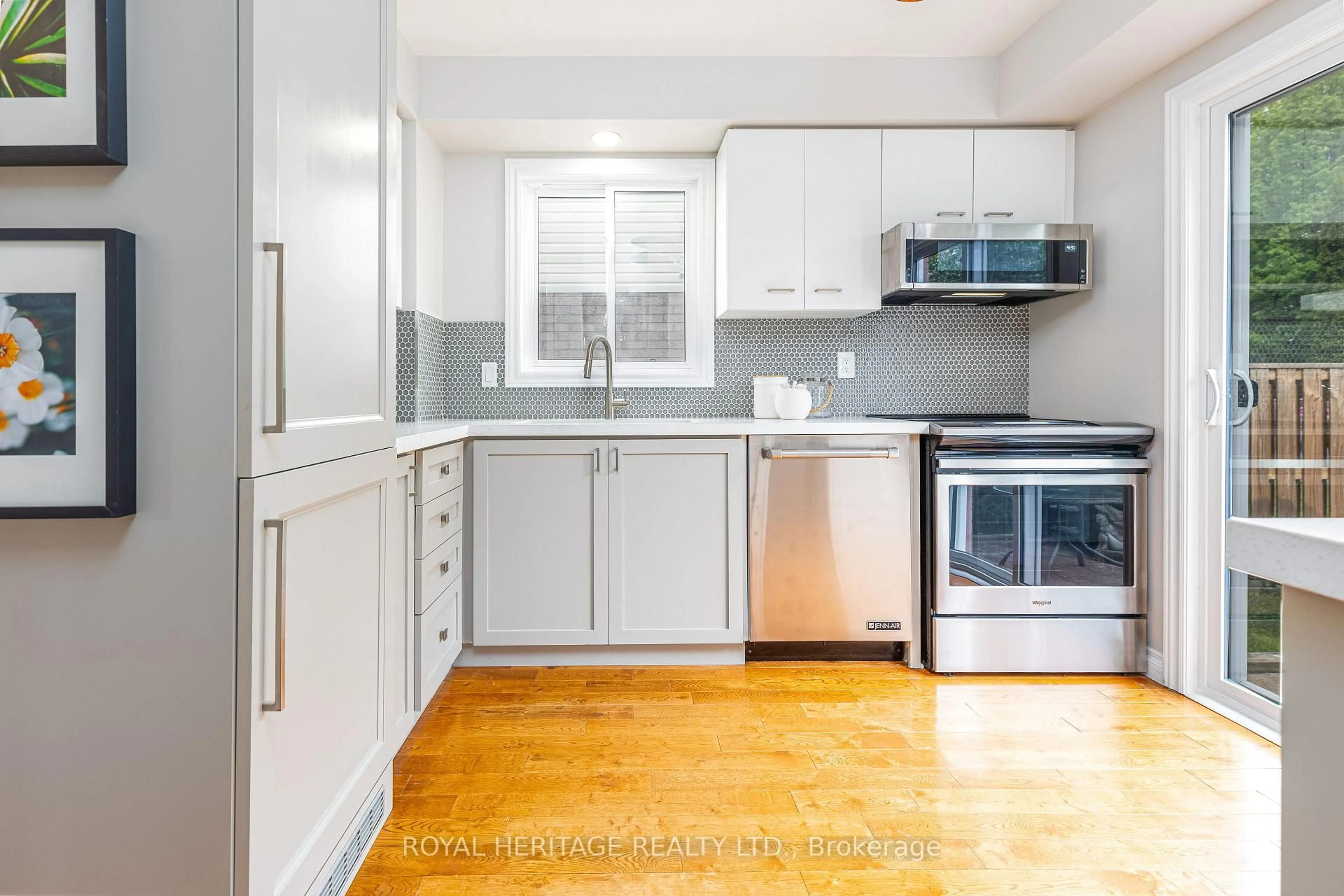 Standard kitchen, unknown for 31 Flaxman Ave, Clarington Ontario L1C 4S5