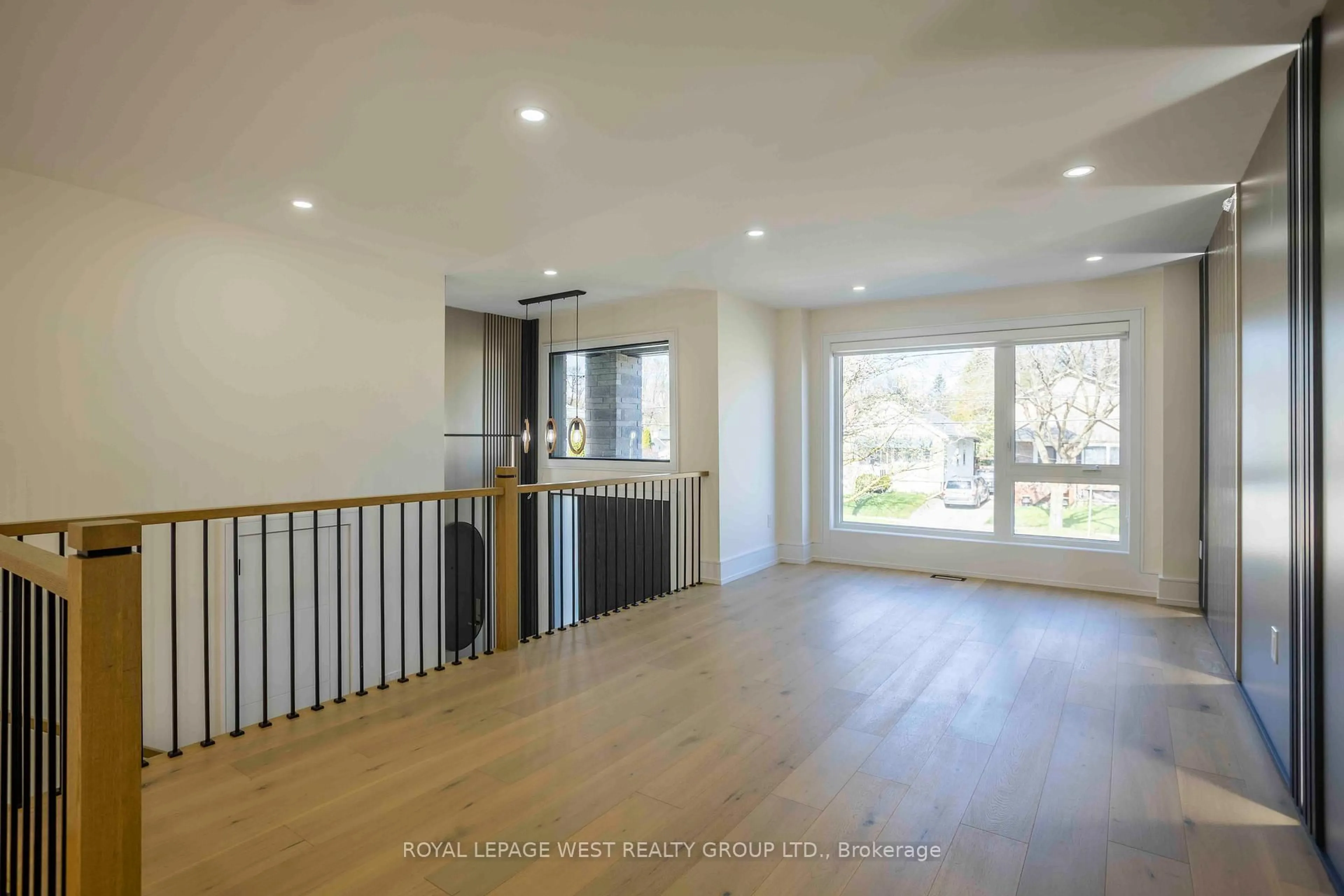 Open concept kitchen, wood/laminate floor for 266A Kennedy Rd, Toronto Ontario M1N 3P5