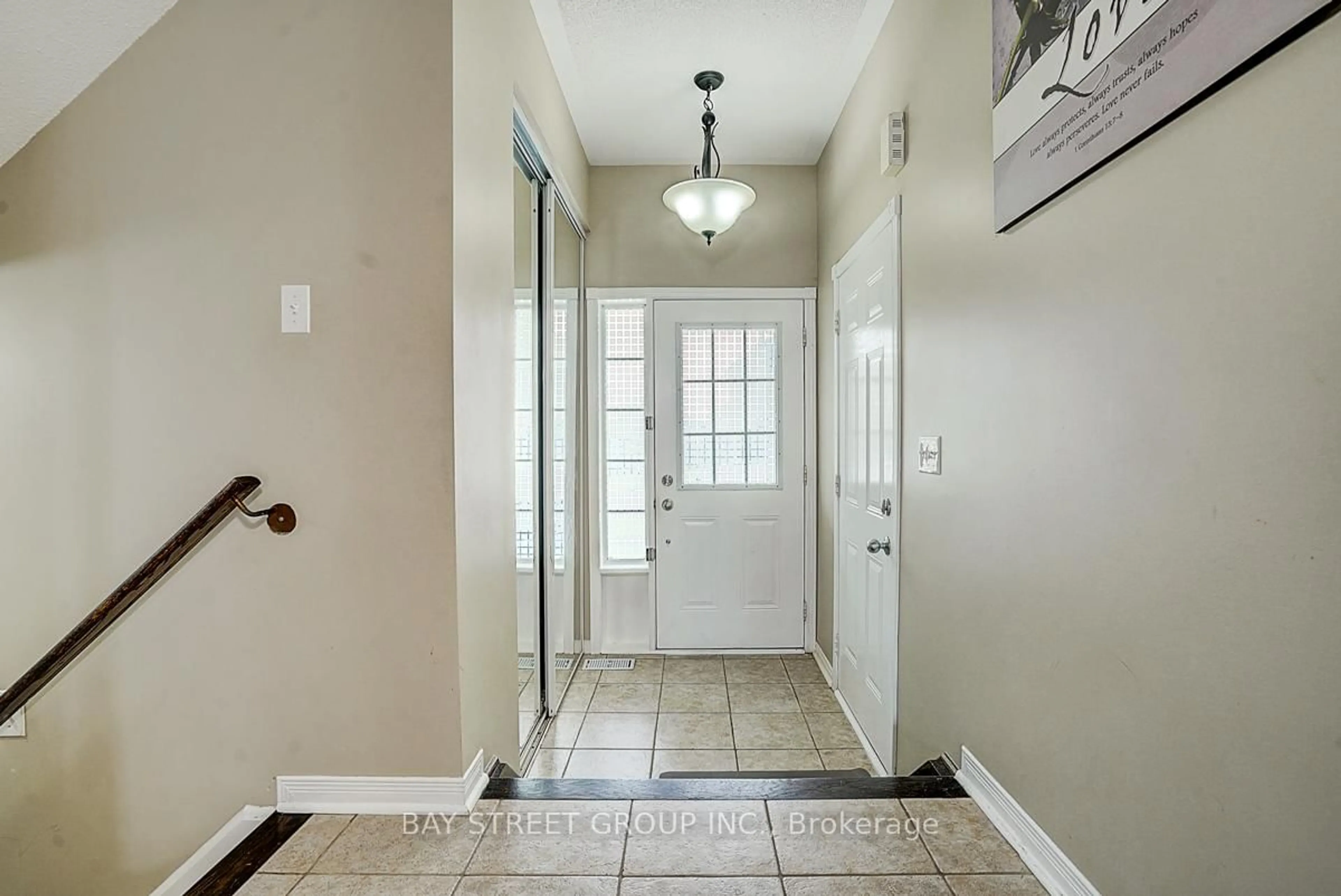 Indoor entryway for 1322 Whitelaw Ave, Oshawa Ontario L1K 0M6