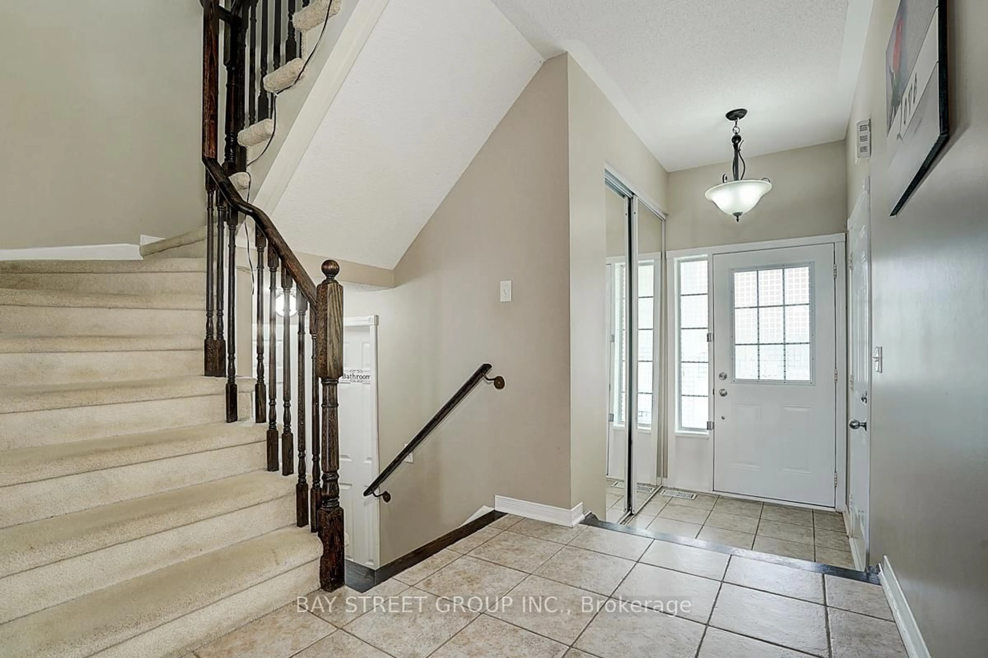 Indoor entryway for 1322 Whitelaw Ave, Oshawa Ontario L1K 0M6