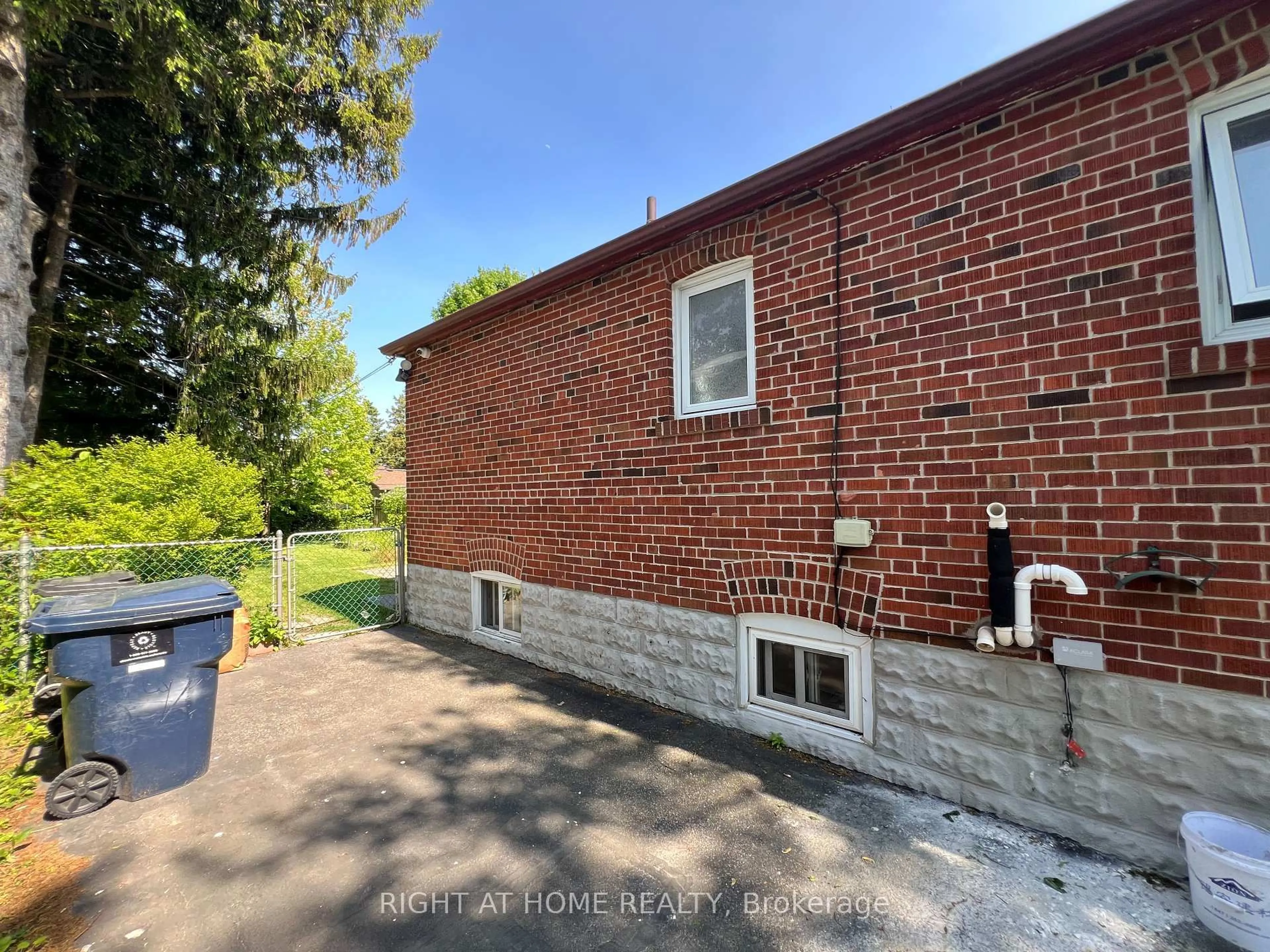Home with brick exterior material, unknown for 133 Brooklawn Ave, Toronto Ontario M1M 2P8