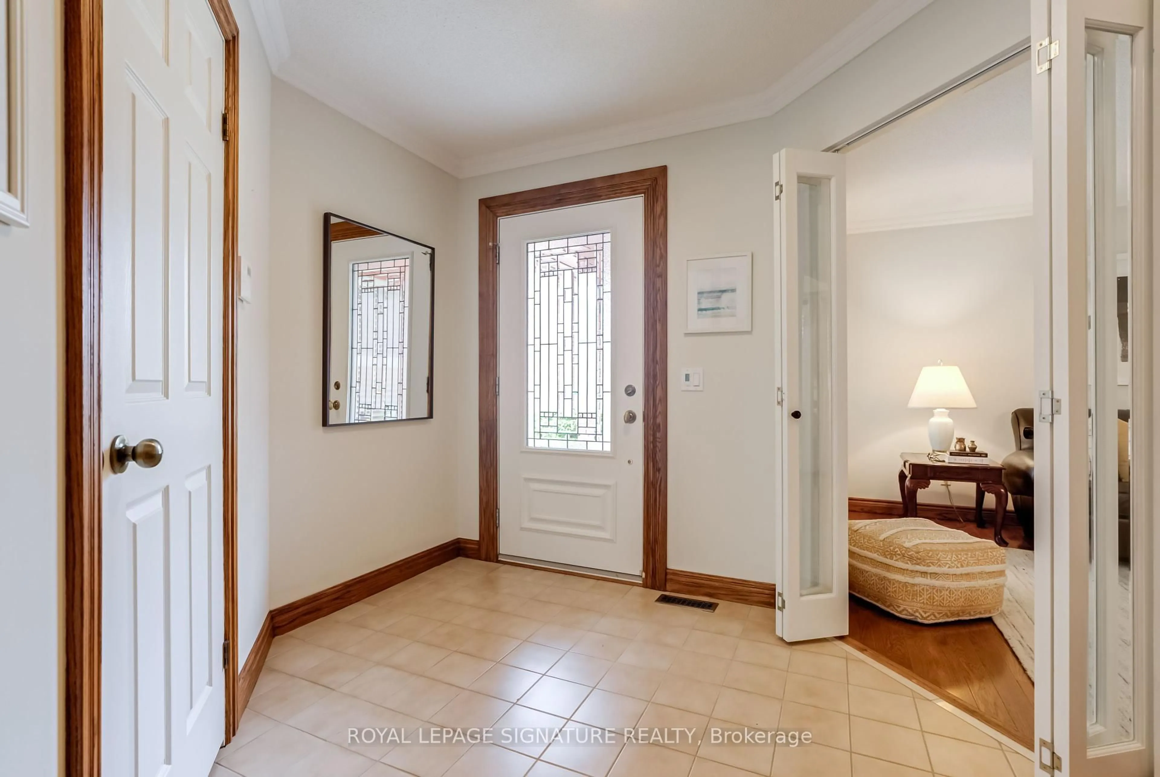 Indoor entryway for 16 Greybeaver Tr, Toronto Ontario M1C 4N9