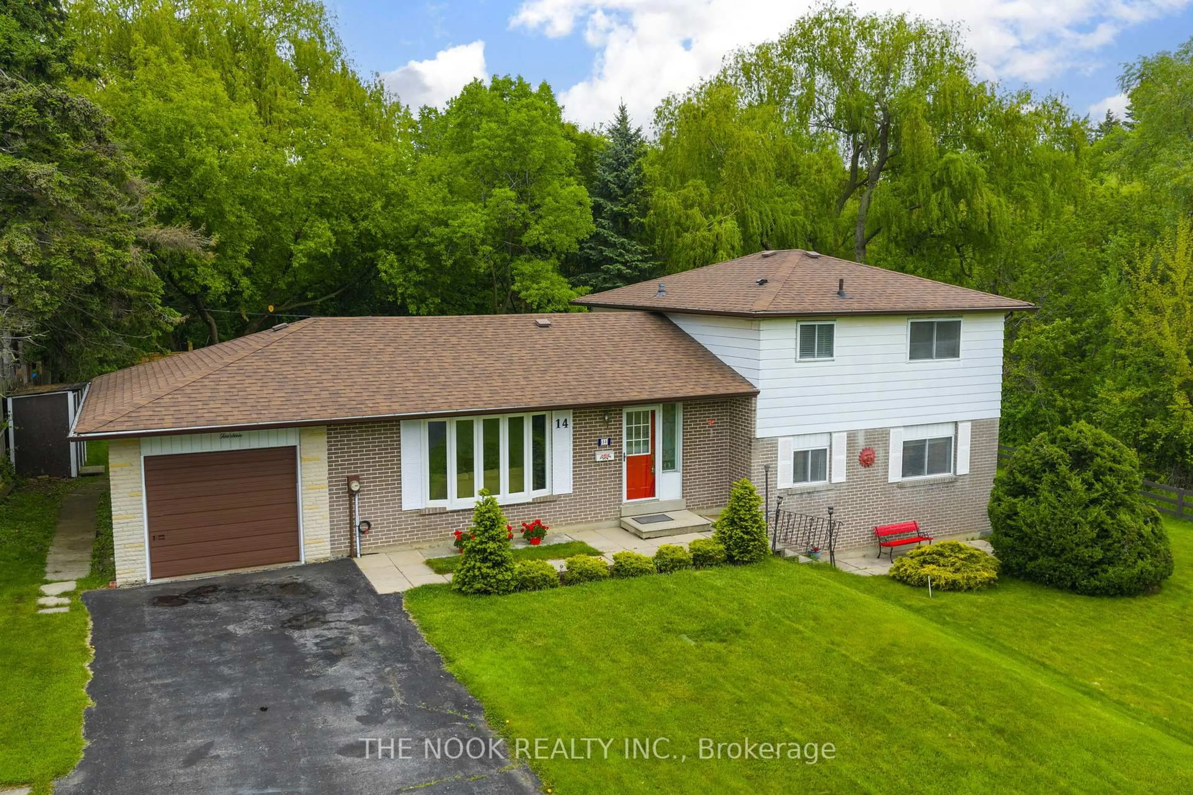 A pic from outside/outdoor area/front of a property/back of a property/a pic from drone, street for 14 Carwin Cres, Ajax Ontario L1S 6G6