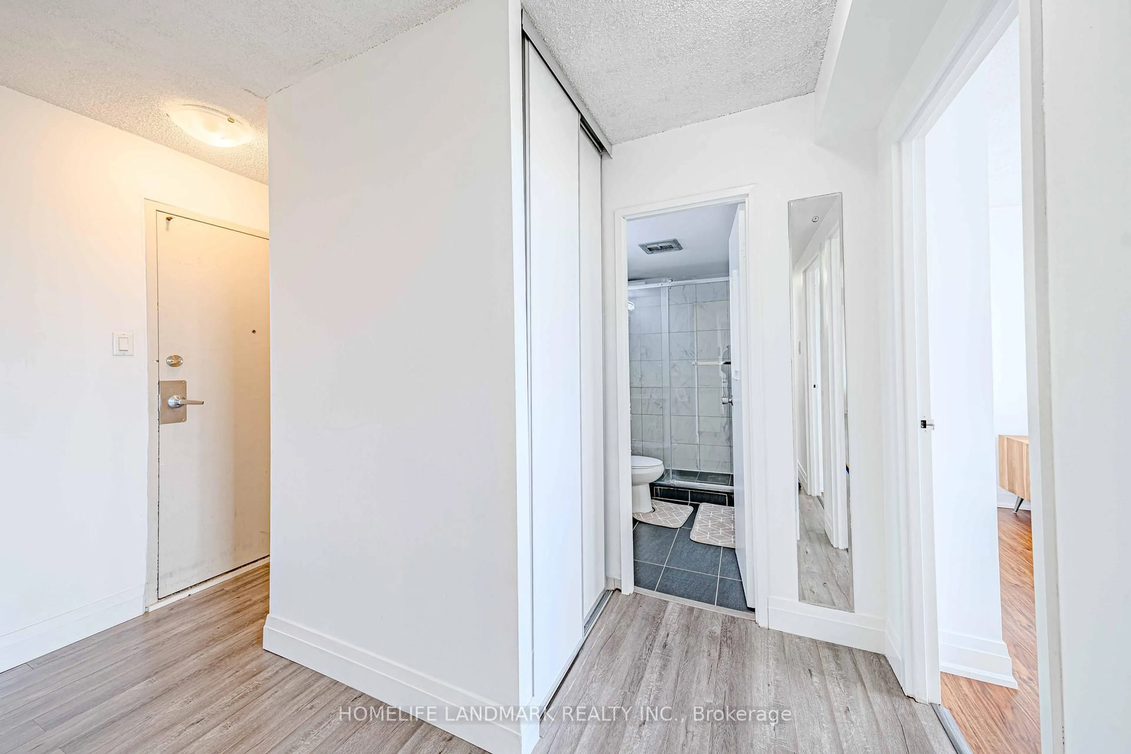 Indoor entryway for 40 Bay Mills Blvd #902, Toronto Ontario M1T 3P5