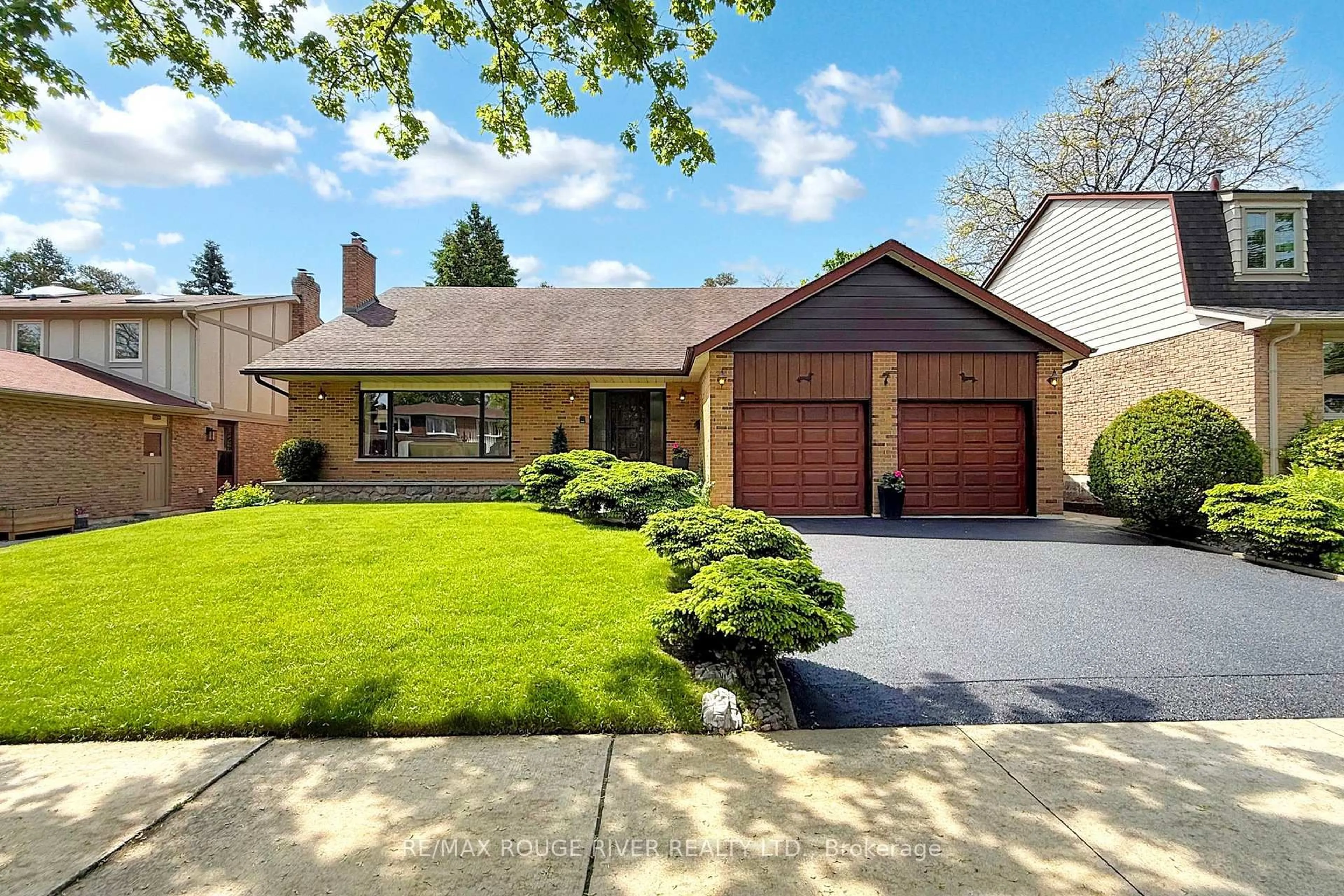 Home with brick exterior material, street for 7 Whiteacres Ave, Toronto Ontario M1C 3G3