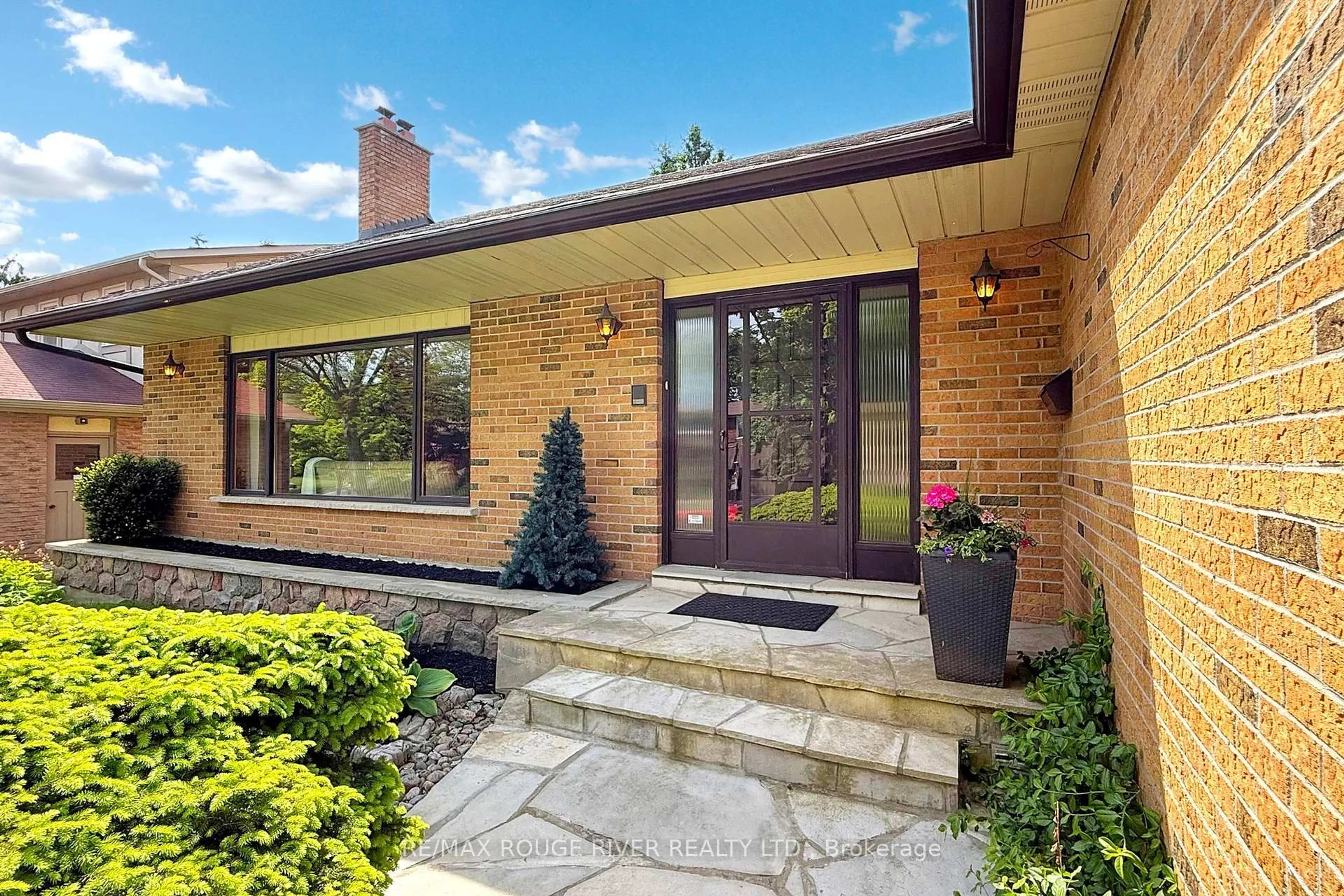 Home with brick exterior material, street for 7 Whiteacres Ave, Toronto Ontario M1C 3G3