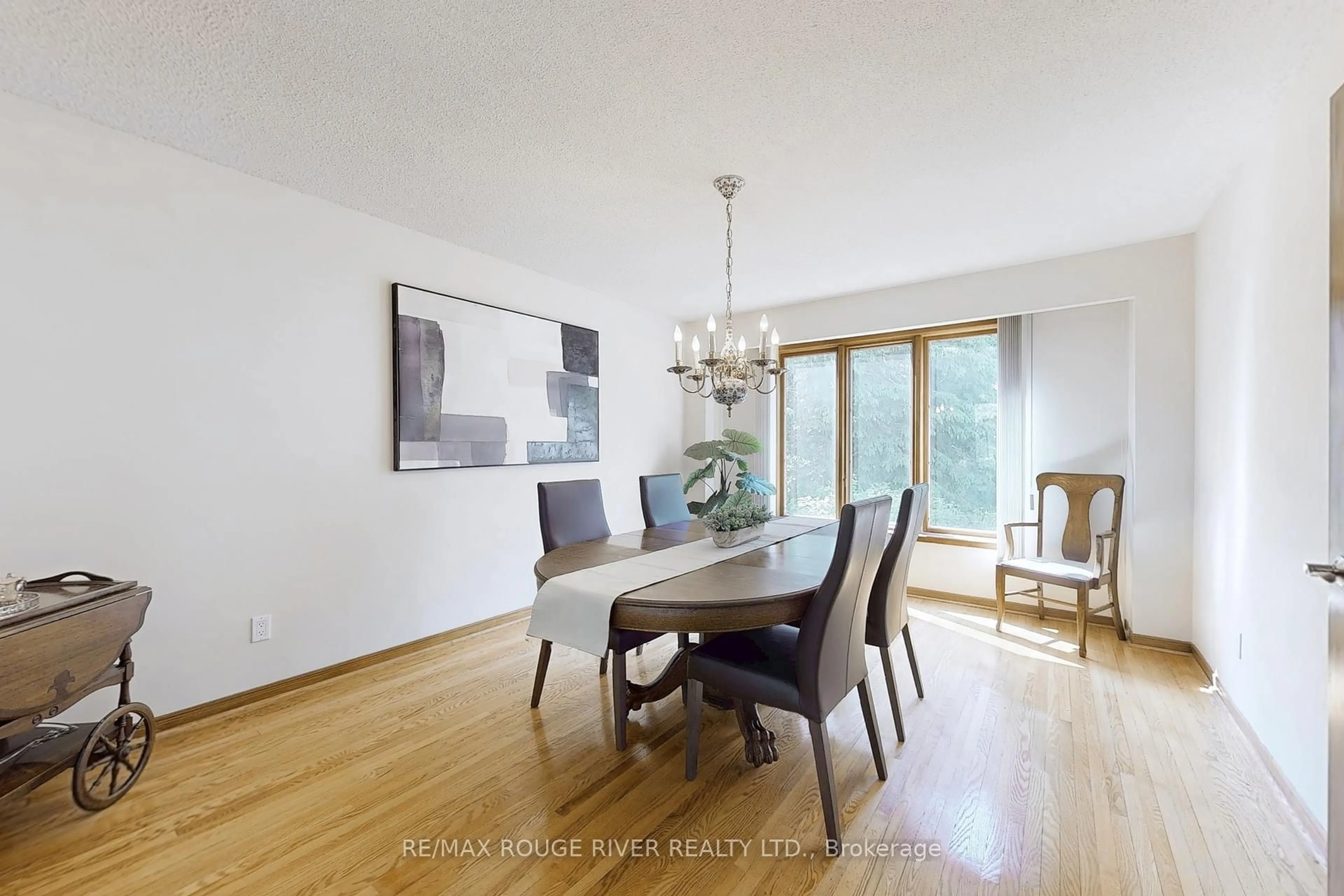 Dining room, wood/laminate floor for 7 Whiteacres Ave, Toronto Ontario M1C 3G3