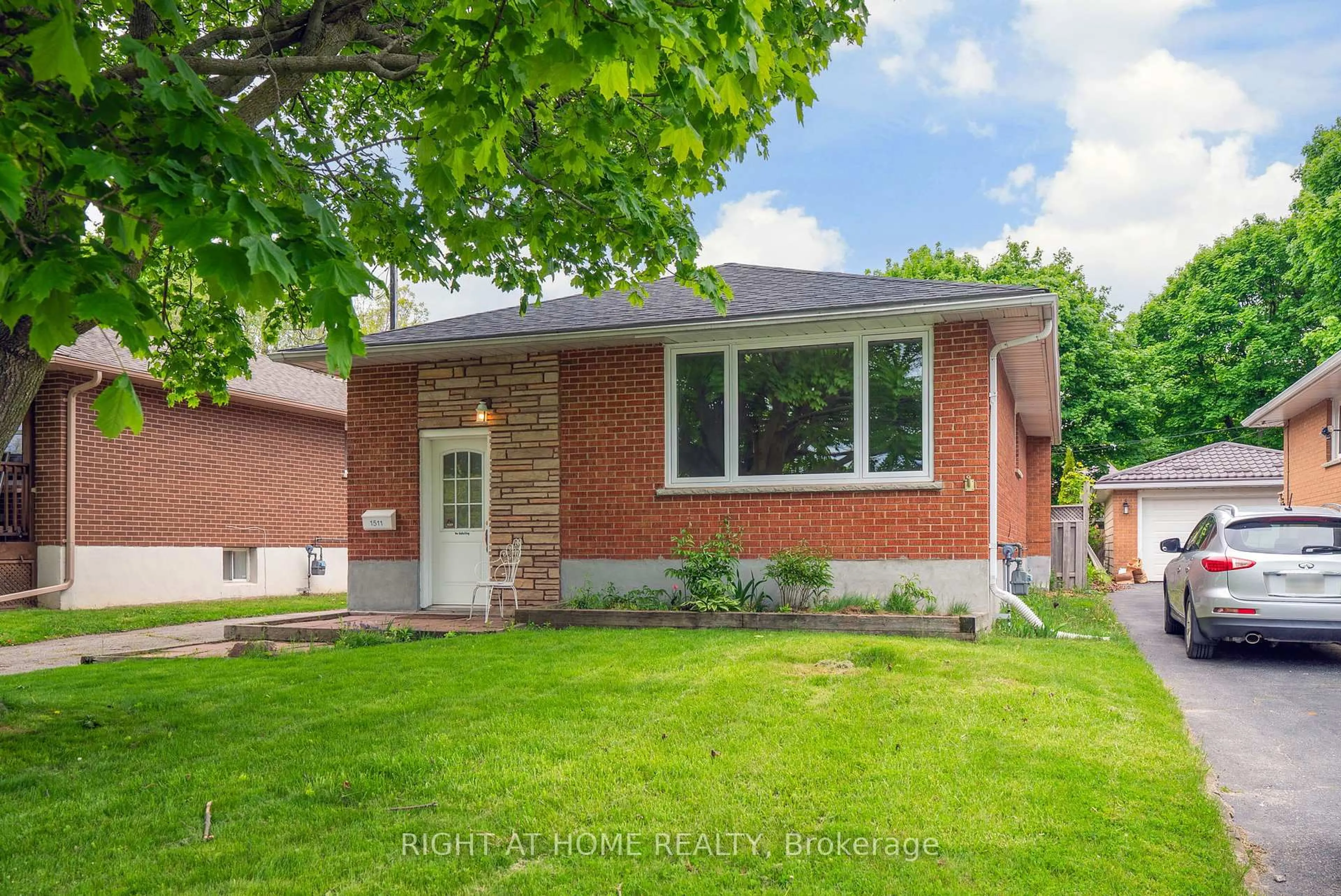 Home with brick exterior material, street for 1511 Park Rd, Oshawa Ontario L1J 4K6