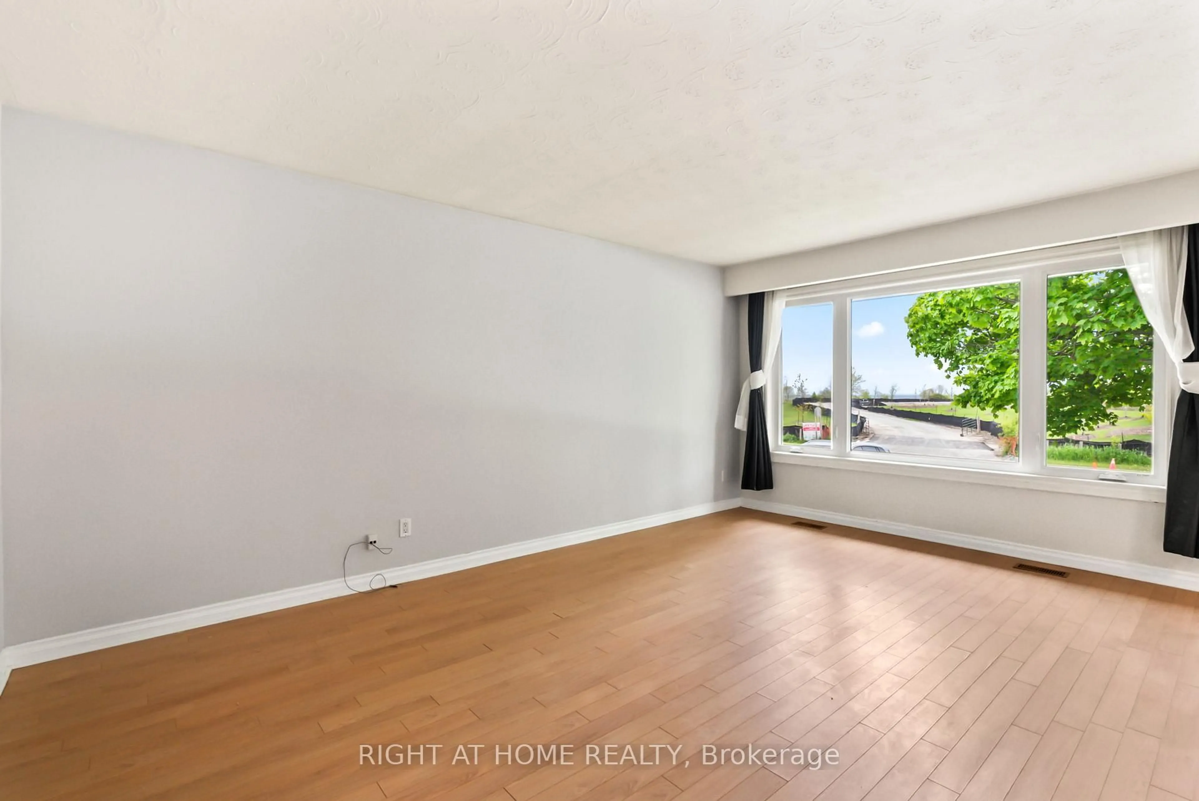 A pic of a room for 1511 Park Rd, Oshawa Ontario L1J 4K6