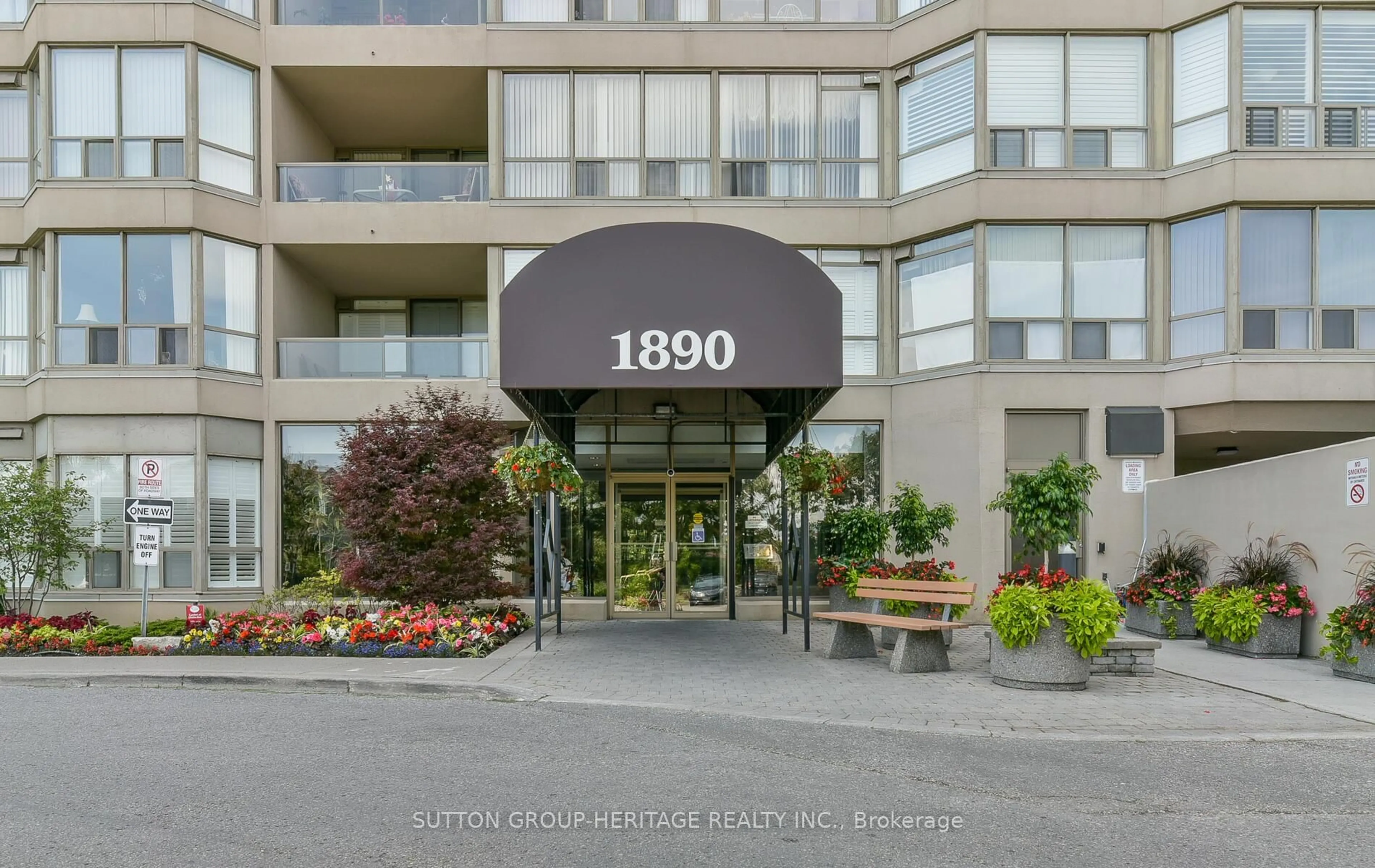 Indoor foyer for 1890 Valley Farm Rd #511, Pickering Ontario L1V 6B4