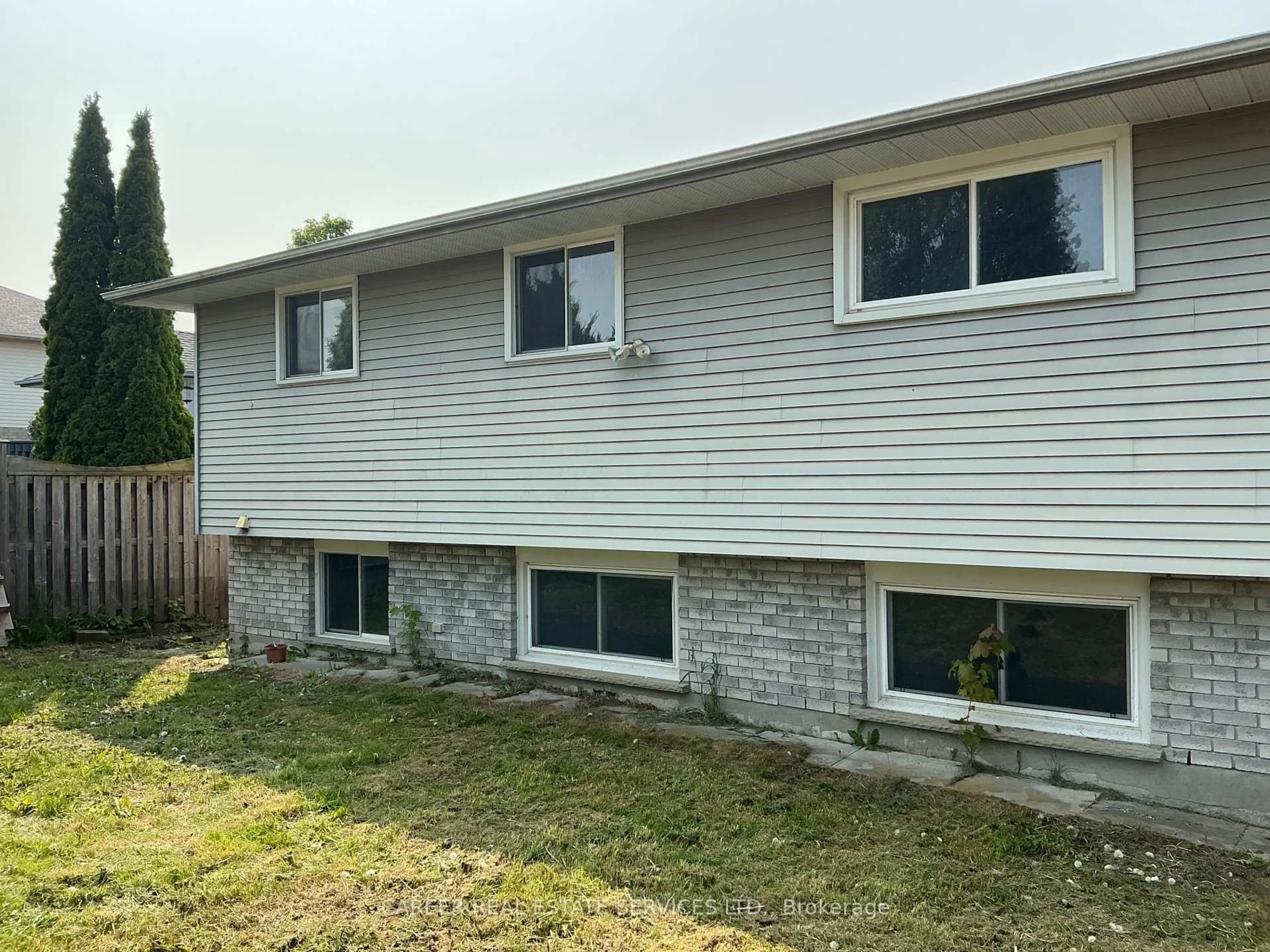 Home with vinyl exterior material, unknown for 864 Sundance Circ, Oshawa Ontario L1J 8B3