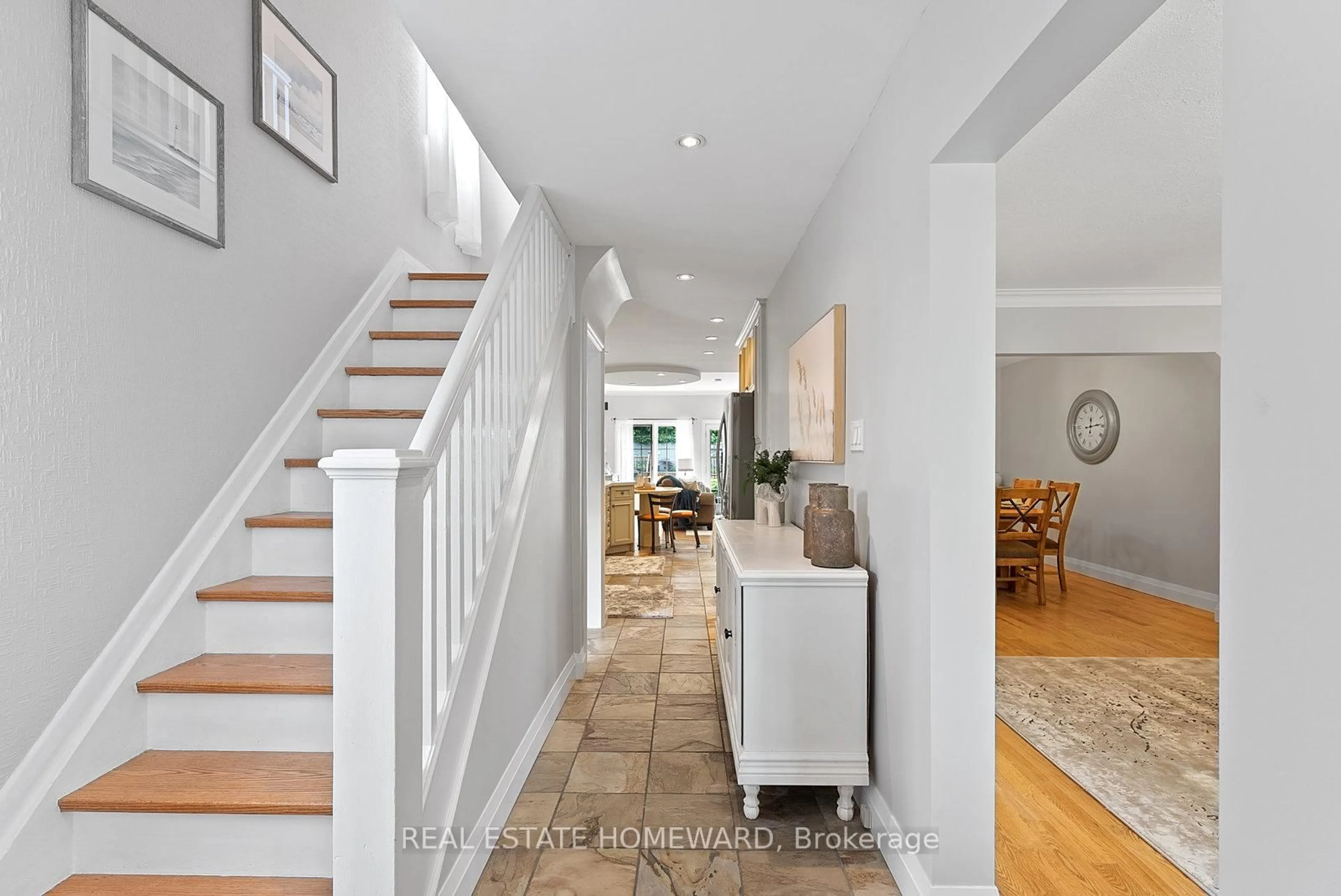 Indoor entryway for 107 Foxridge Dr, Toronto Ontario M1K 2G4