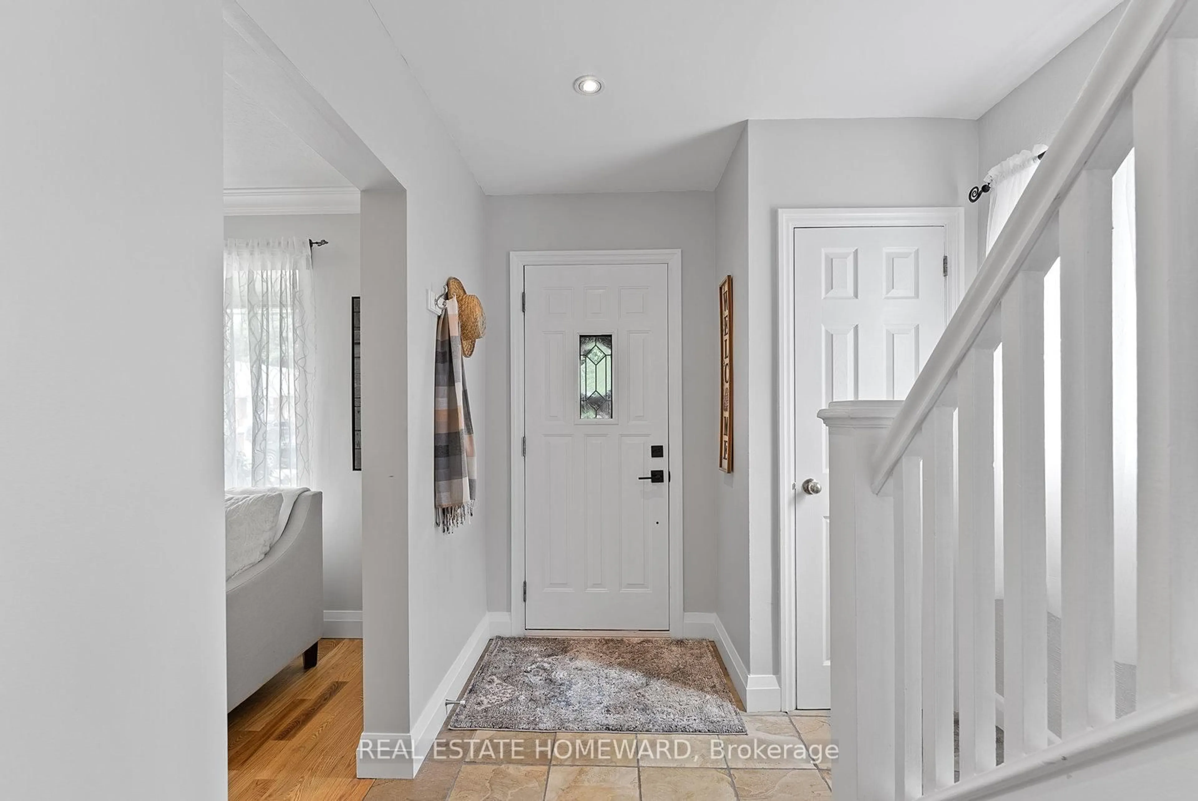 Indoor entryway for 107 Foxridge Dr, Toronto Ontario M1K 2G4