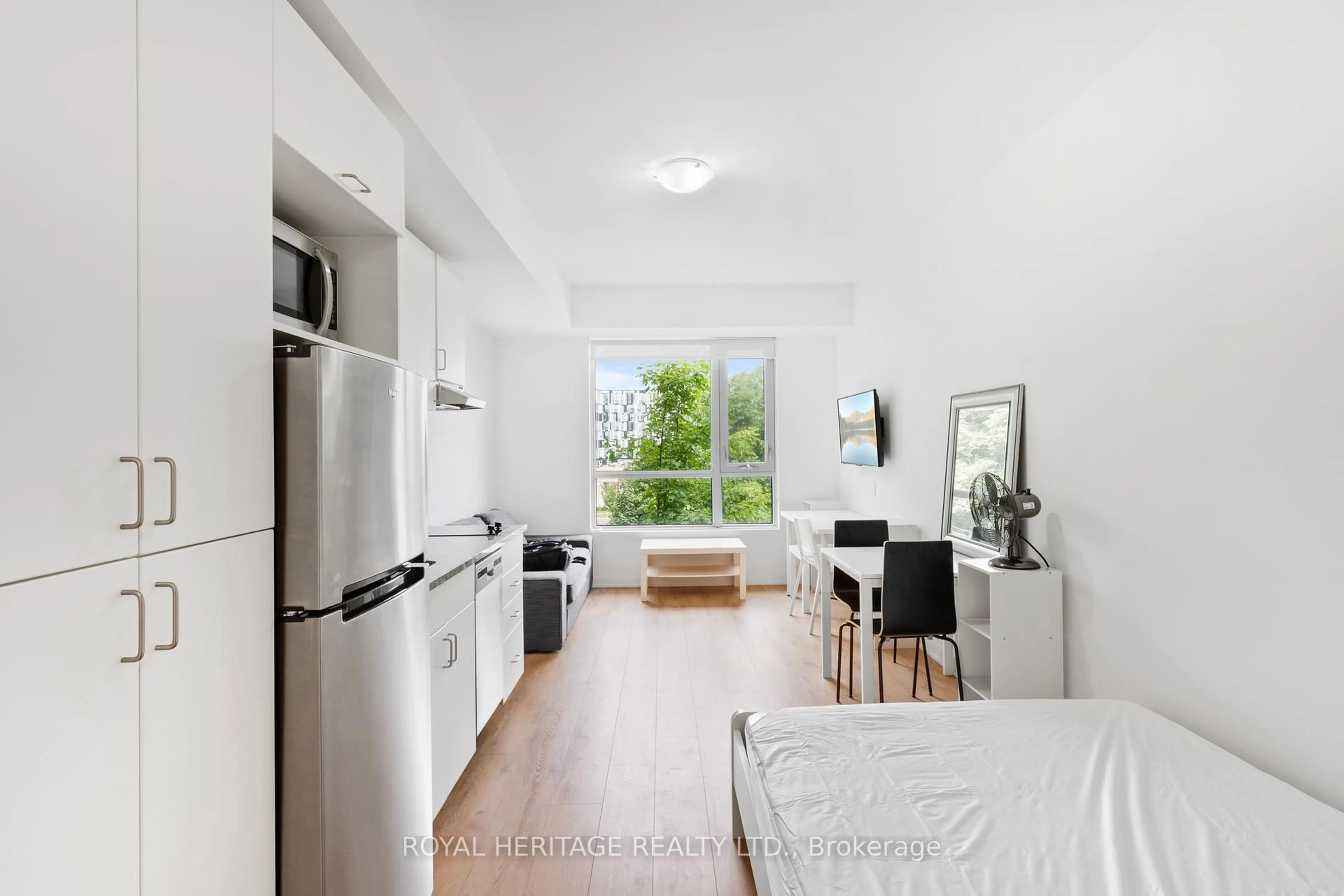 Unknown for 1800 Simcoe St #307, Oshawa Ontario L1G 0C2