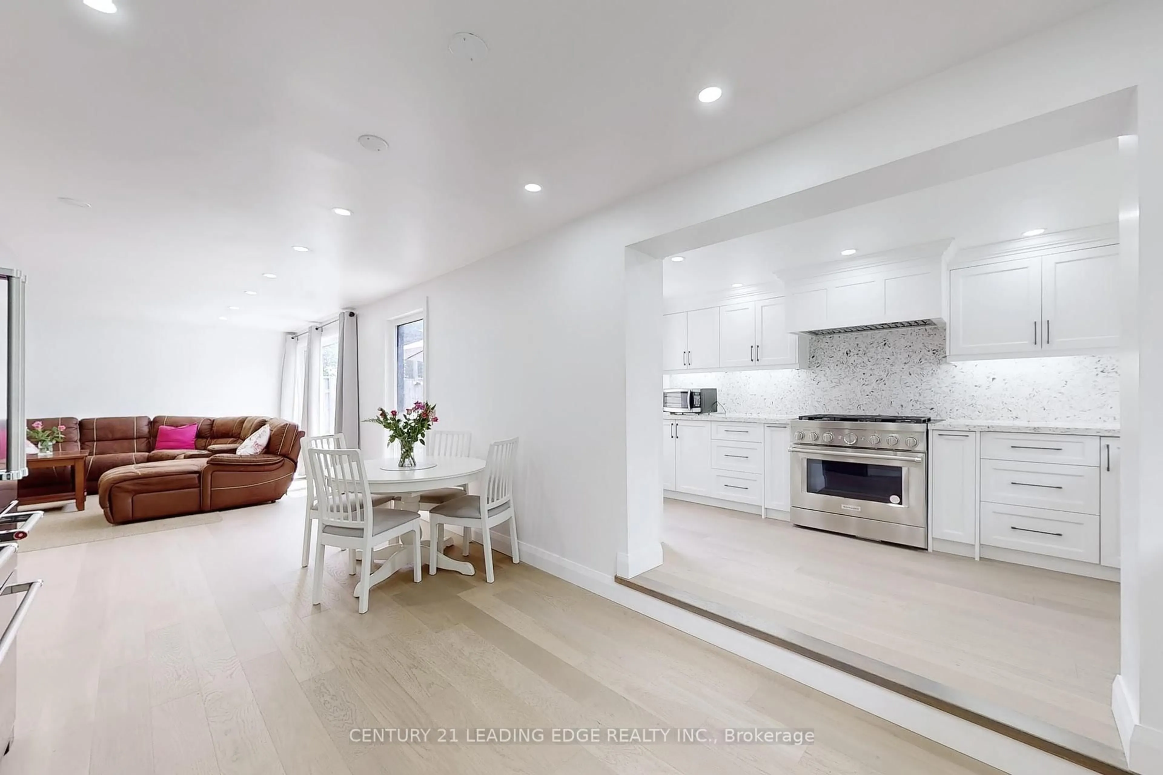 Open concept kitchen, ceramic/tile floor for 20 Bypass Crt, Toronto Ontario M1T 1L1