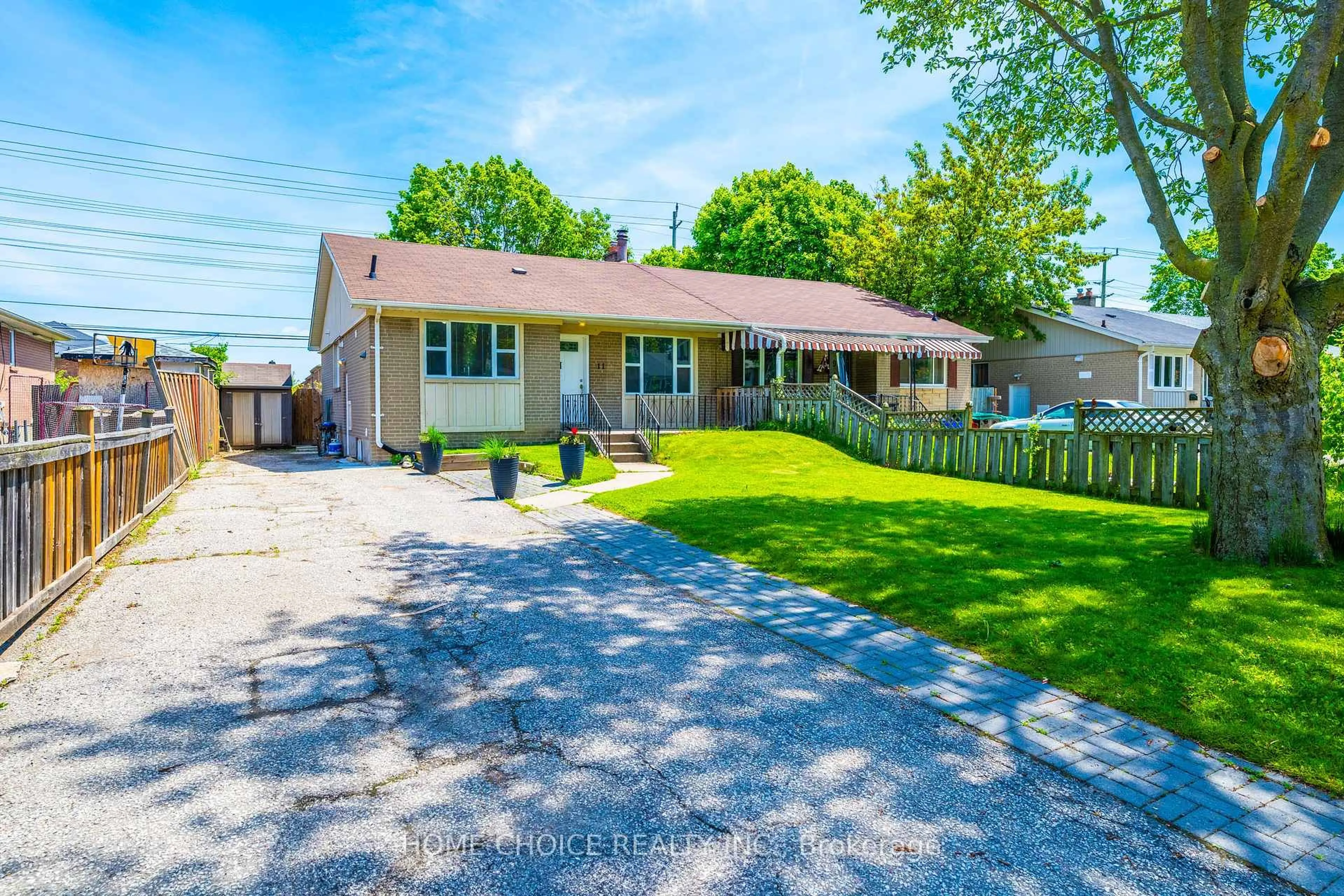 A pic from outside/outdoor area/front of a property/back of a property/a pic from drone, street for 11 Thorncroft Cres, Ajax Ontario L1S 2S1