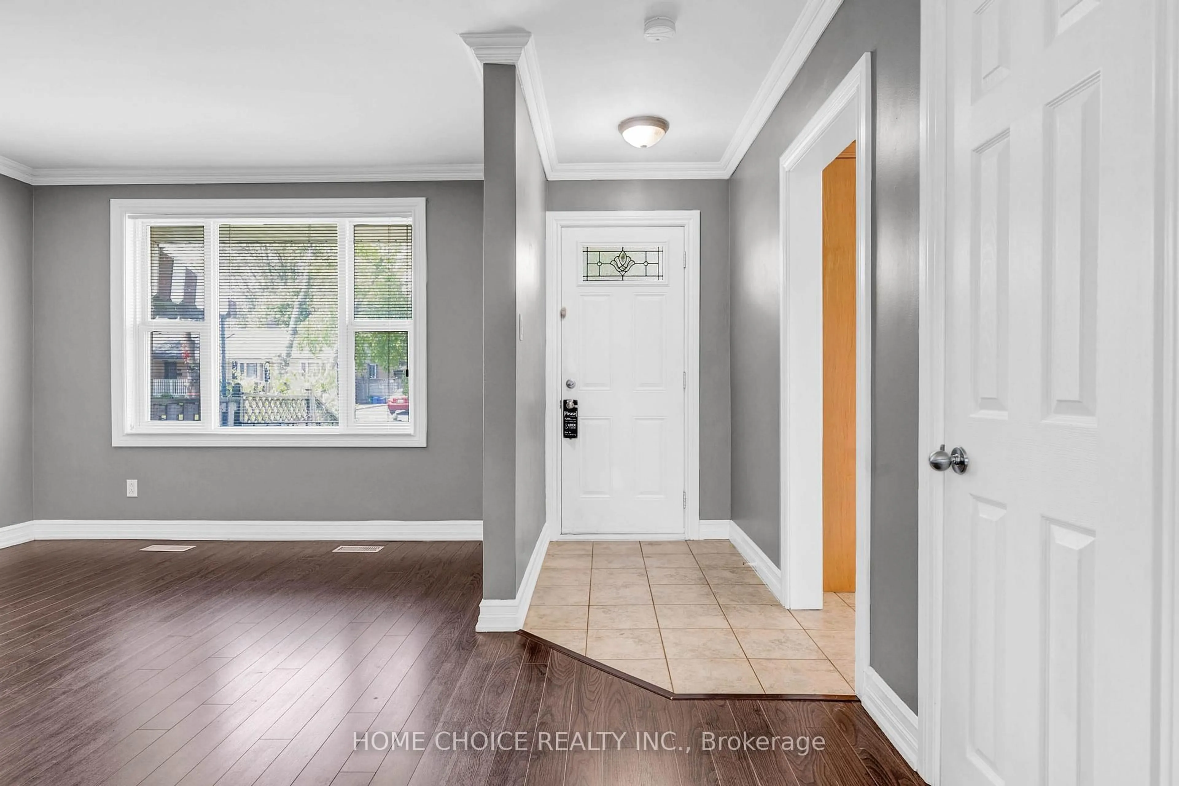 Indoor entryway for 11 Thorncroft Cres, Ajax Ontario L1S 2S1
