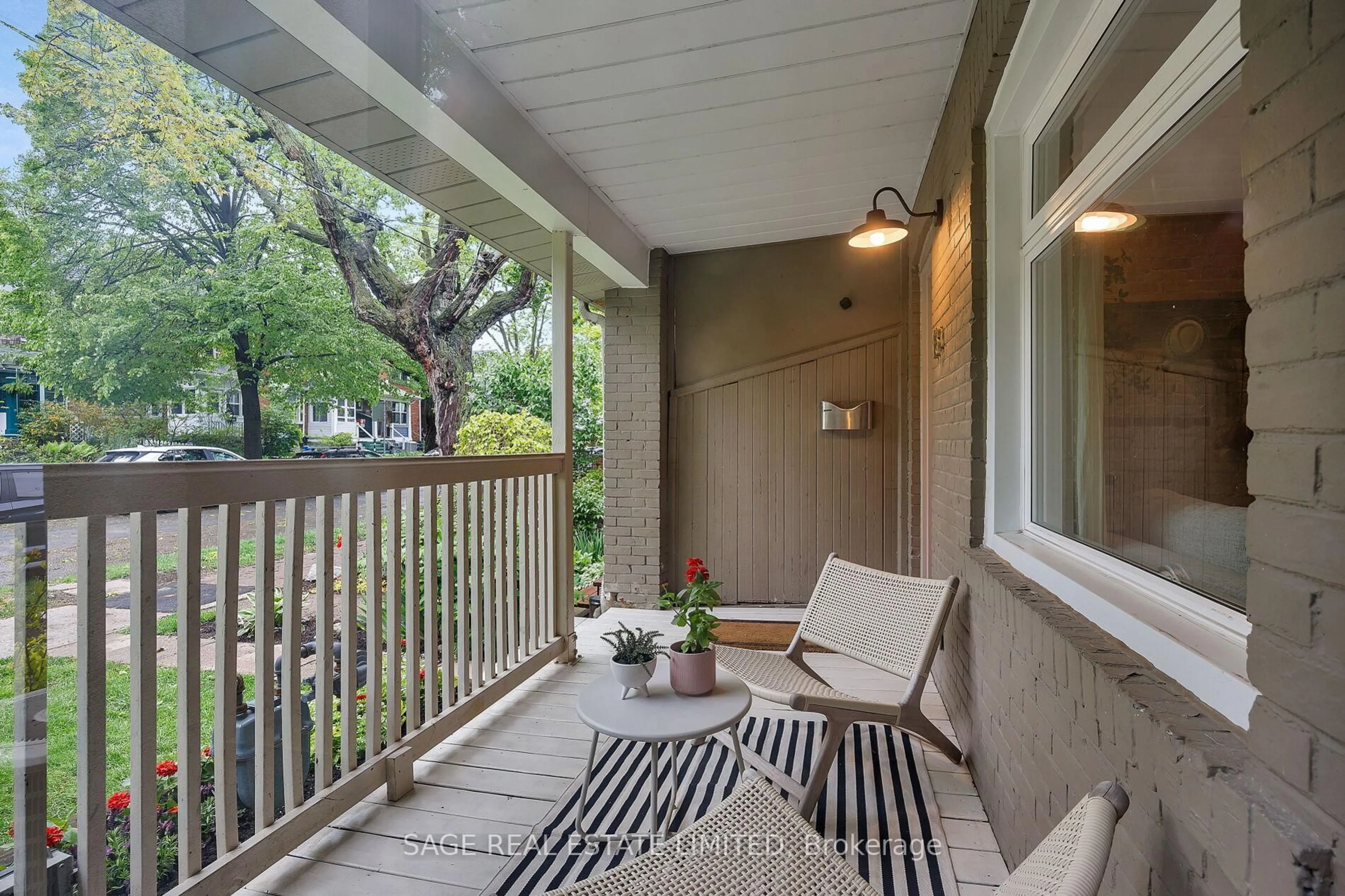 Patio, street for 113 Alton Ave, Toronto Ontario M4L 2M3