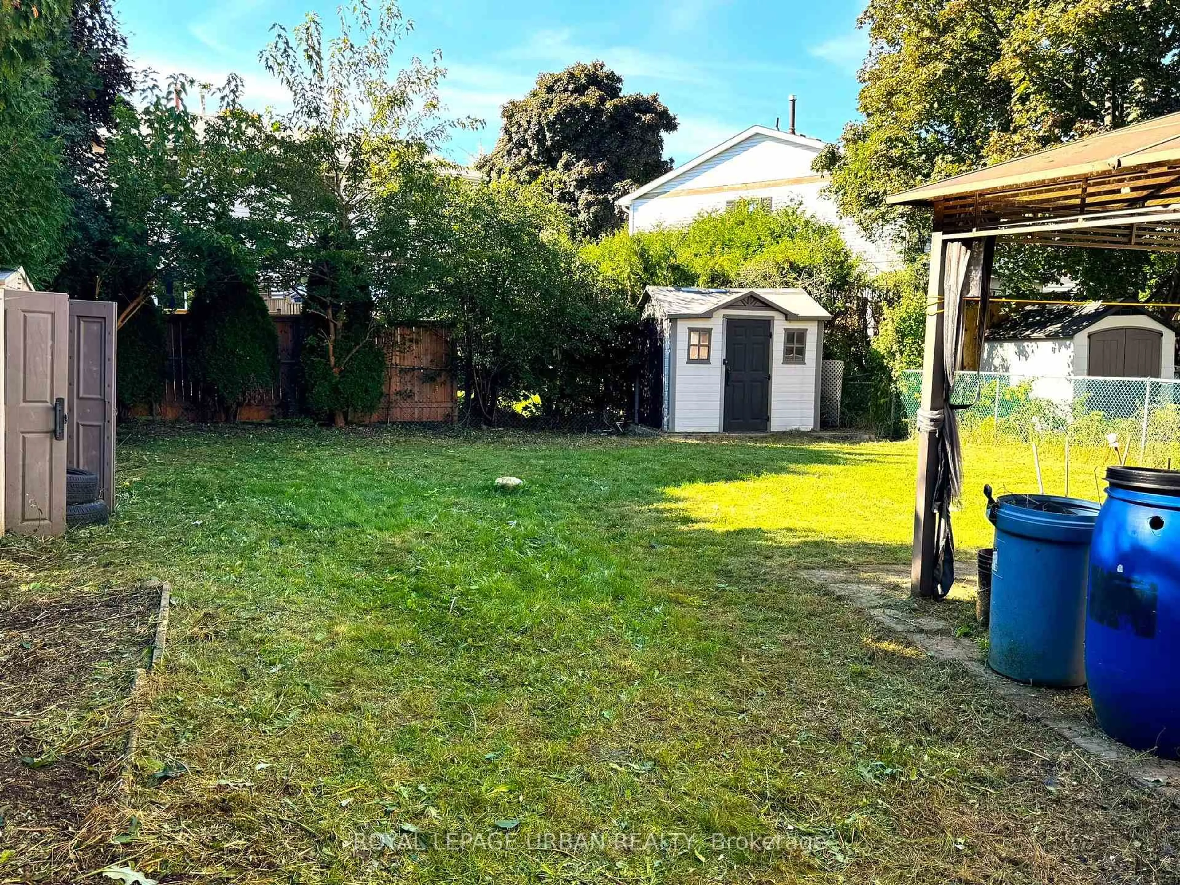 A pic from outside/outdoor area/front of a property/back of a property/a pic from drone, street for 347 Braymore Blvd, Toronto Ontario M1B 2W6