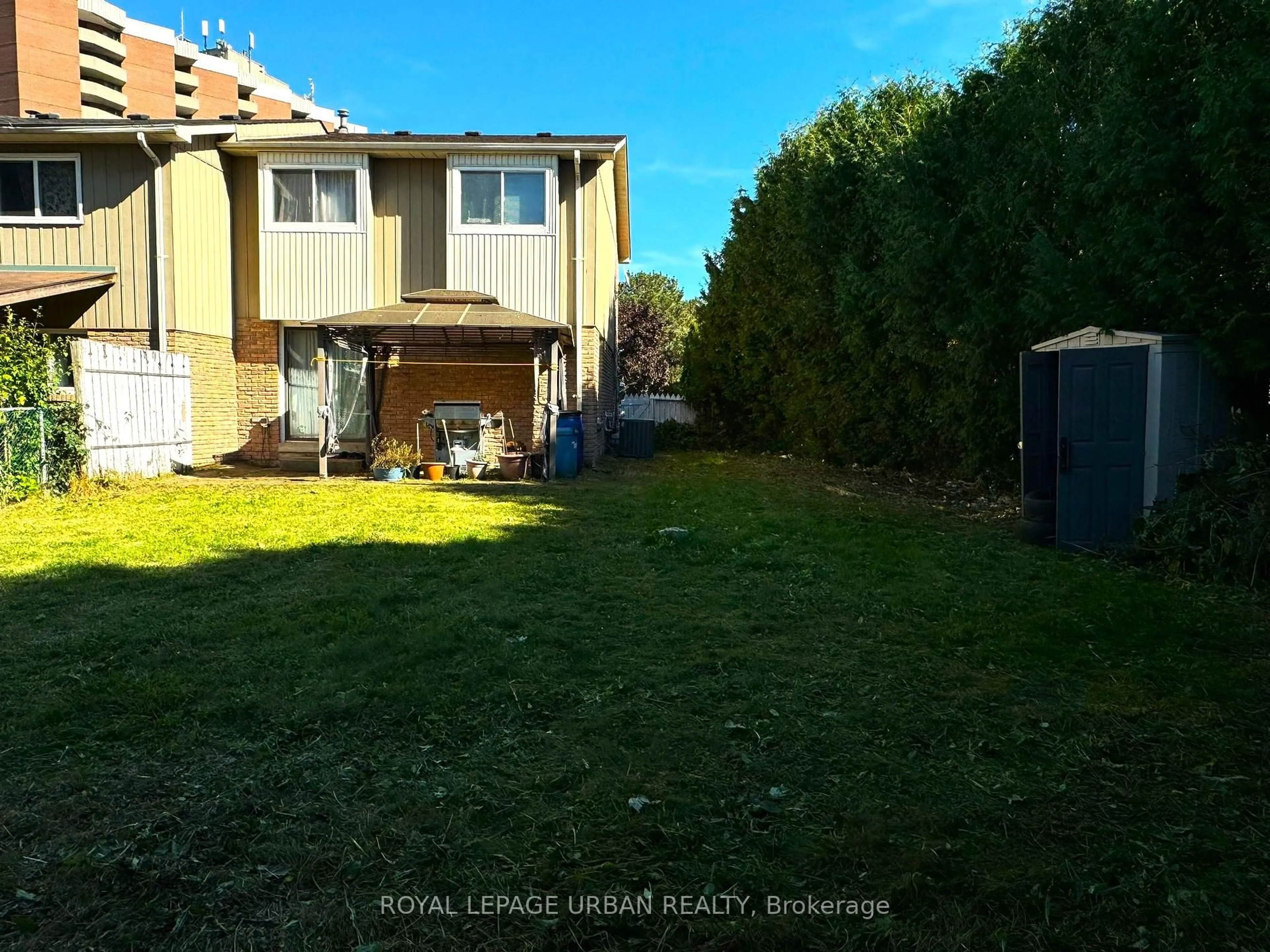 A pic from outside/outdoor area/front of a property/back of a property/a pic from drone, street for 347 Braymore Blvd, Toronto Ontario M1B 2W6