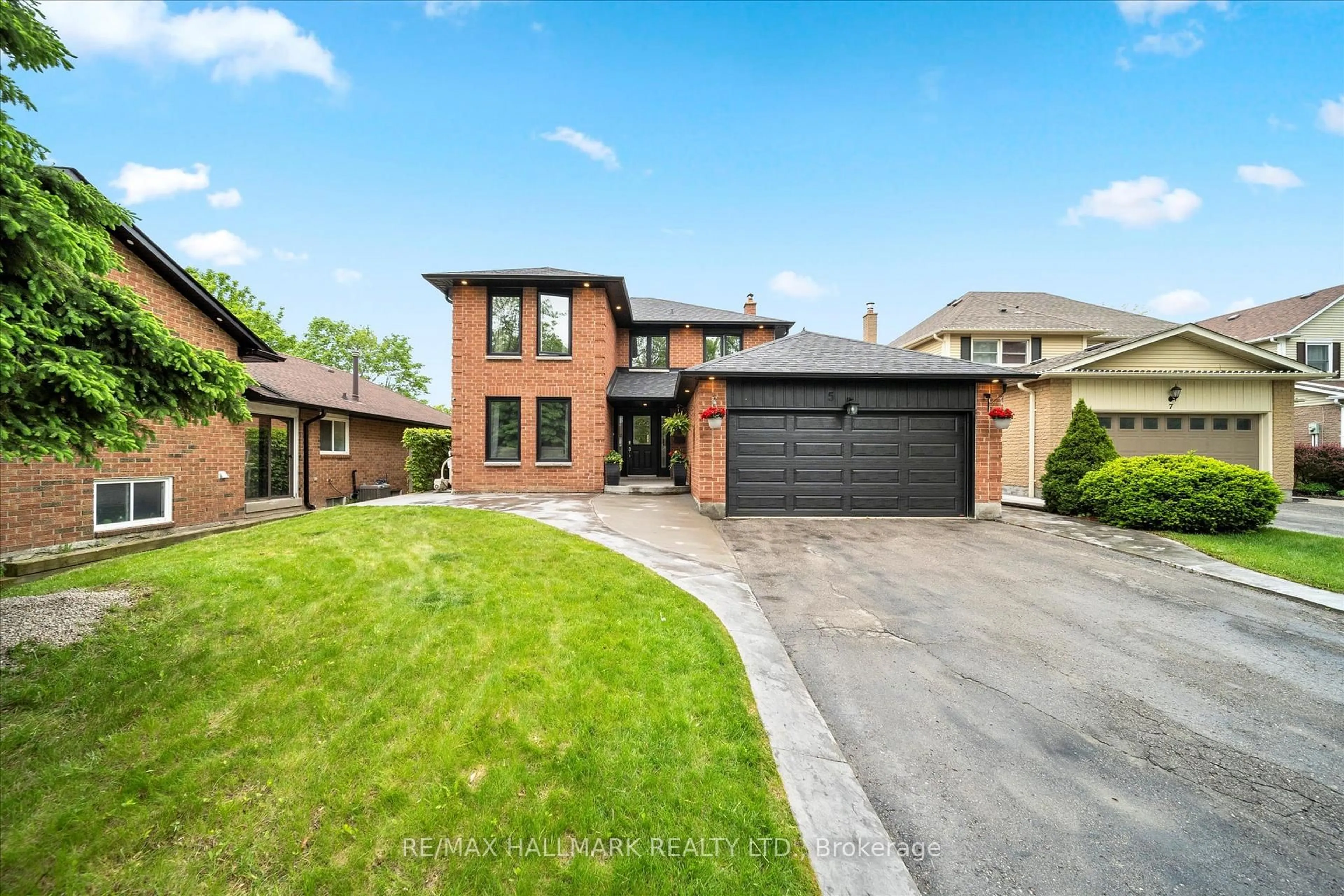 Home with brick exterior material, street for 5 Bateman Crt, Whitby Ontario L1P 1E5