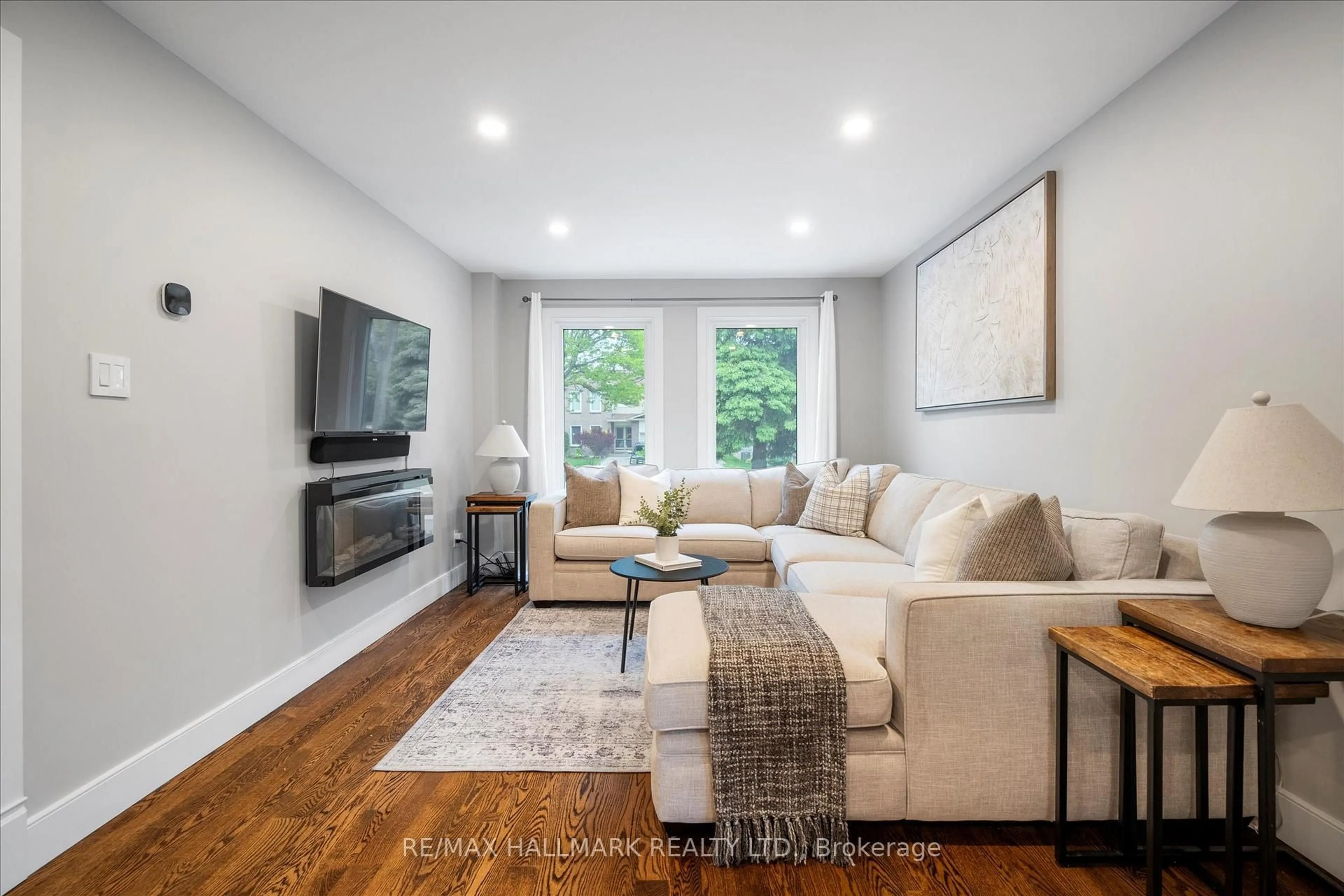 Living room with furniture, unknown for 5 Bateman Crt, Whitby Ontario L1P 1E5