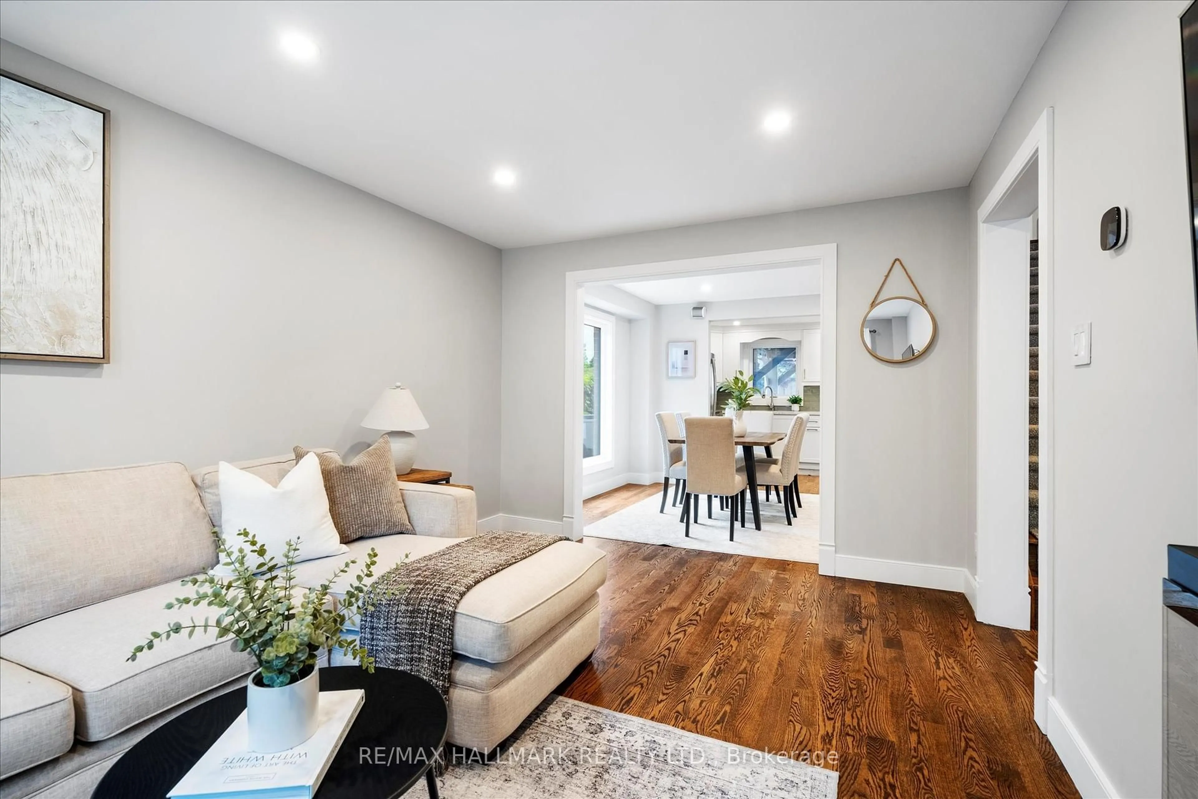 Living room with furniture, wood/laminate floor for 5 Bateman Crt, Whitby Ontario L1P 1E5