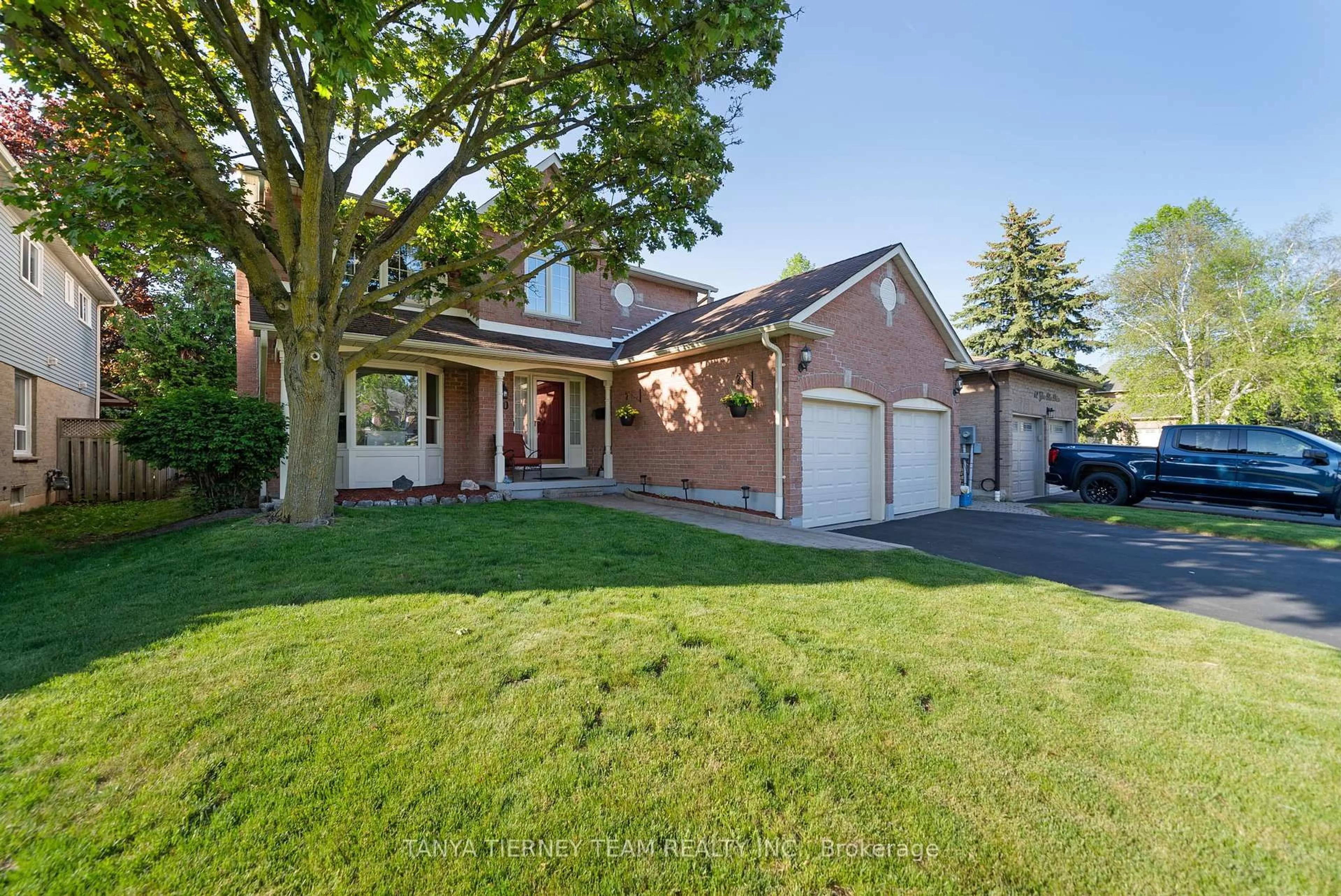 Home with brick exterior material, street for 60 Glen Dhu Dr, Whitby Ontario L1R 1K4