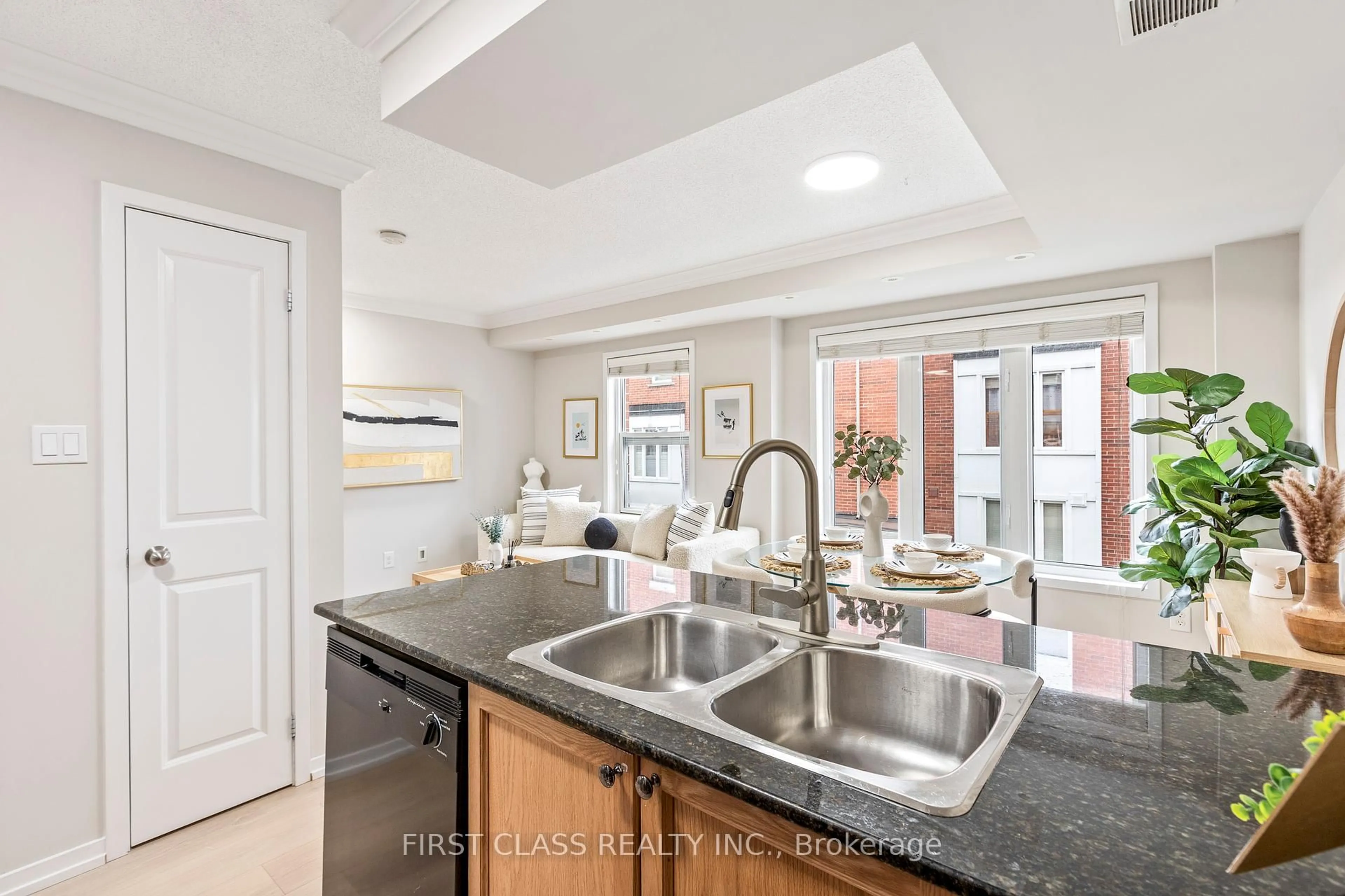 Open concept kitchen, ceramic/tile floor for 29 Frances Loring Lane #6, Toronto Ontario M4M 3E8