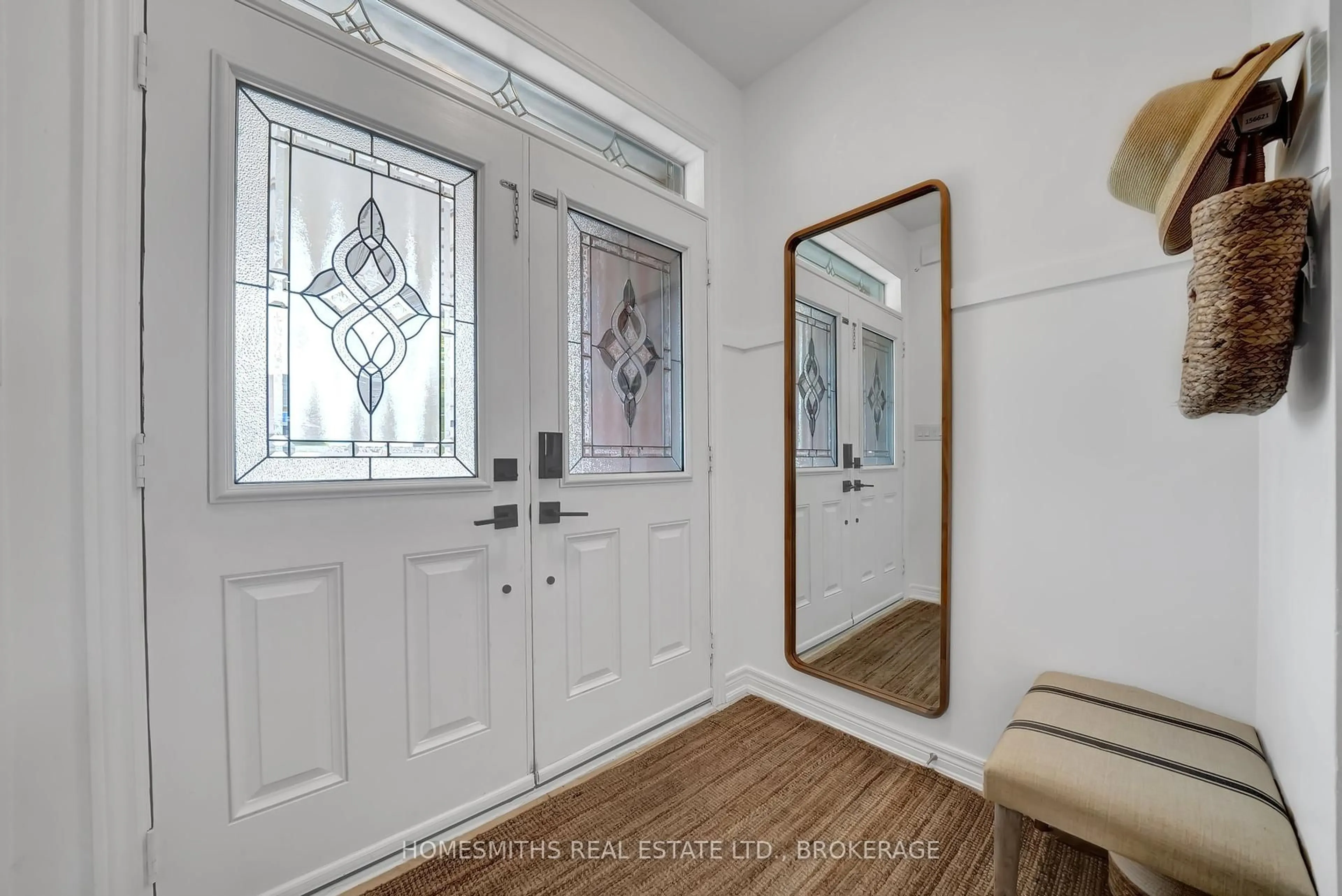 Indoor entryway for 31 Sisson Lane, Clarington Ontario L1B 0A7
