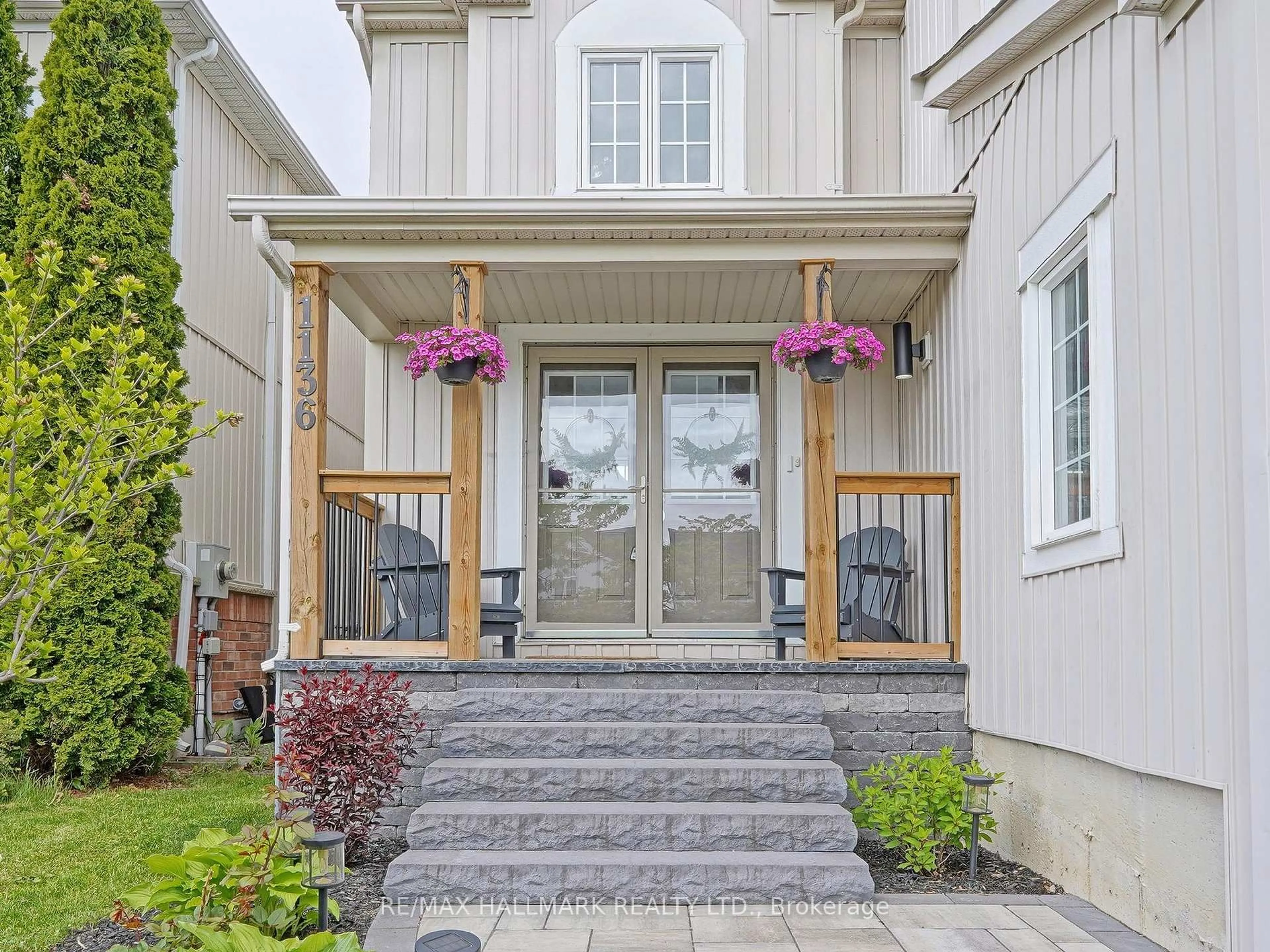 Indoor entryway for 1136 Ashgrove Cres, Oshawa Ontario L1K 2W5