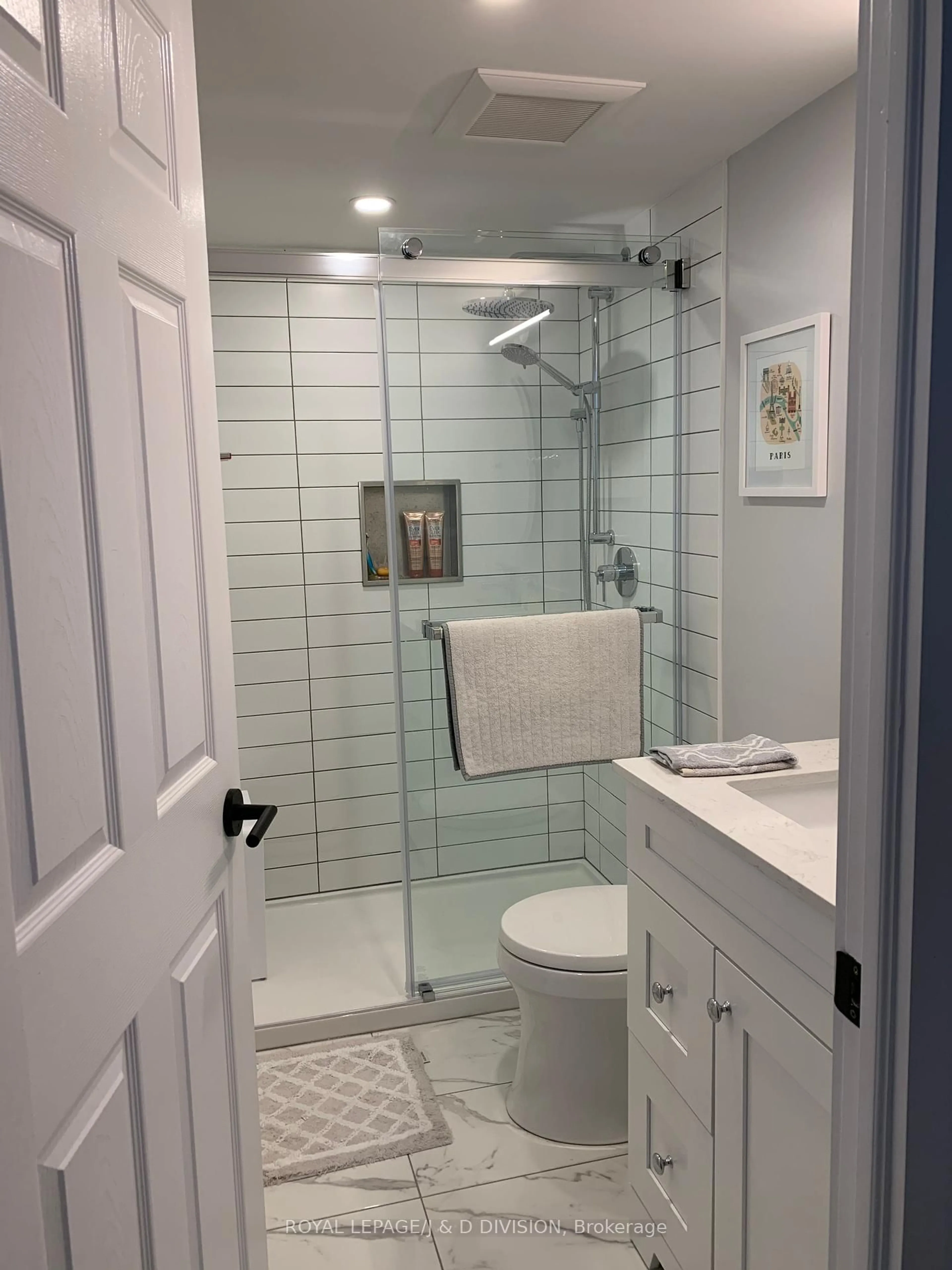 Contemporary bathroom, ceramic/tile floor for 330 Mccowan Rd #1004, Toronto Ontario M1J 3N3