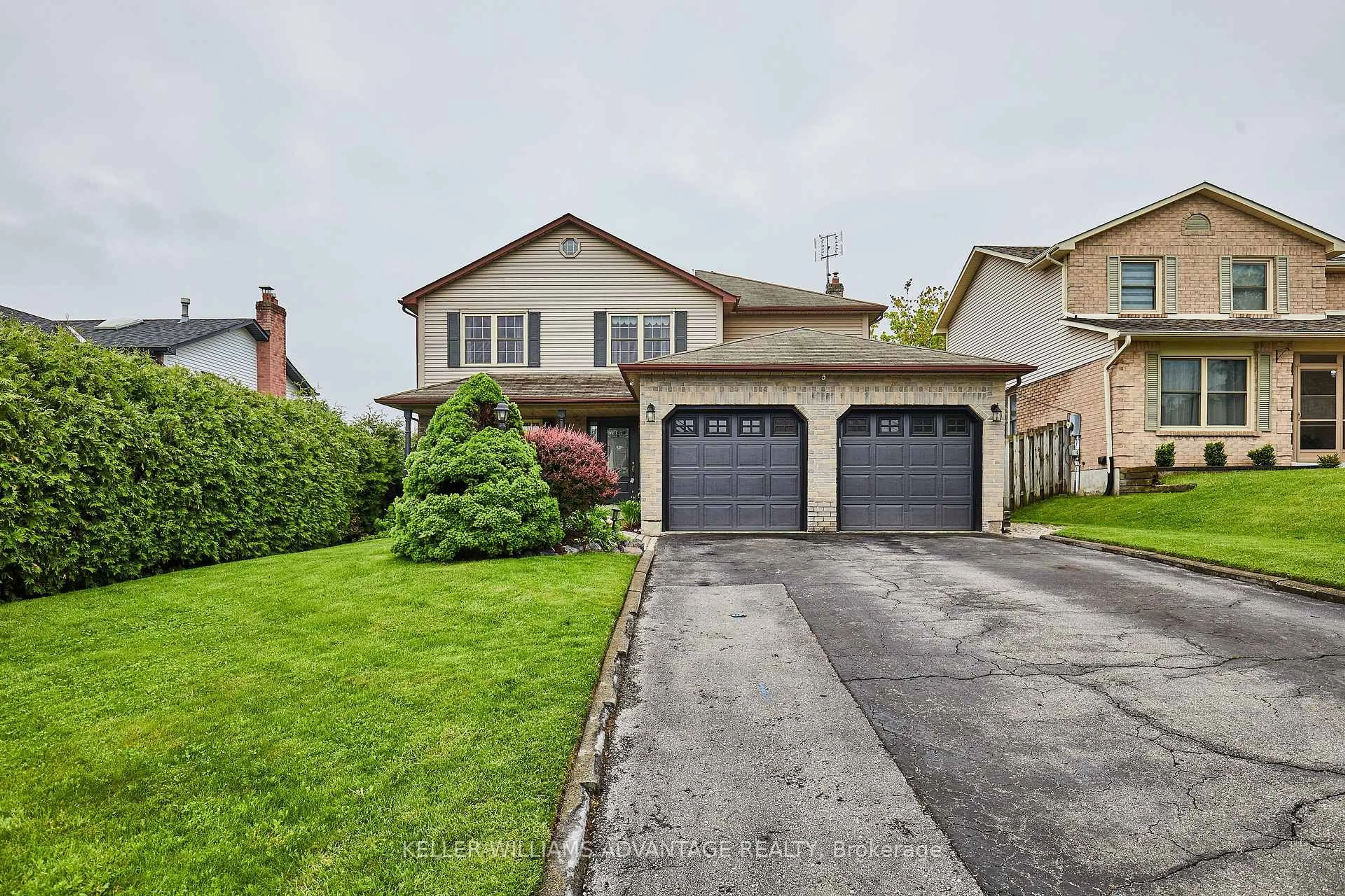 Unknown for 596 Prestwick Dr, Oshawa Ontario L1J 7P3