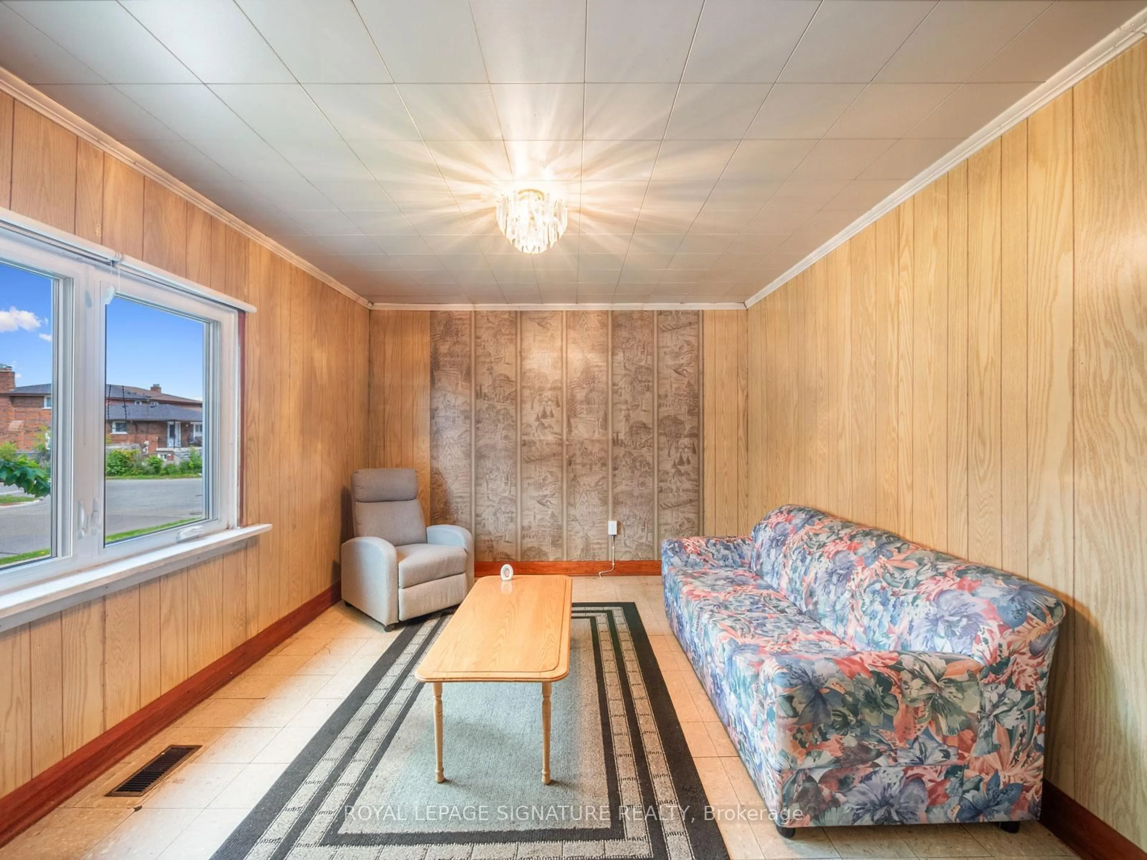 Living room with furniture, wood/laminate floor for 81 Laurel Ave, Toronto Ontario M1K 3J7