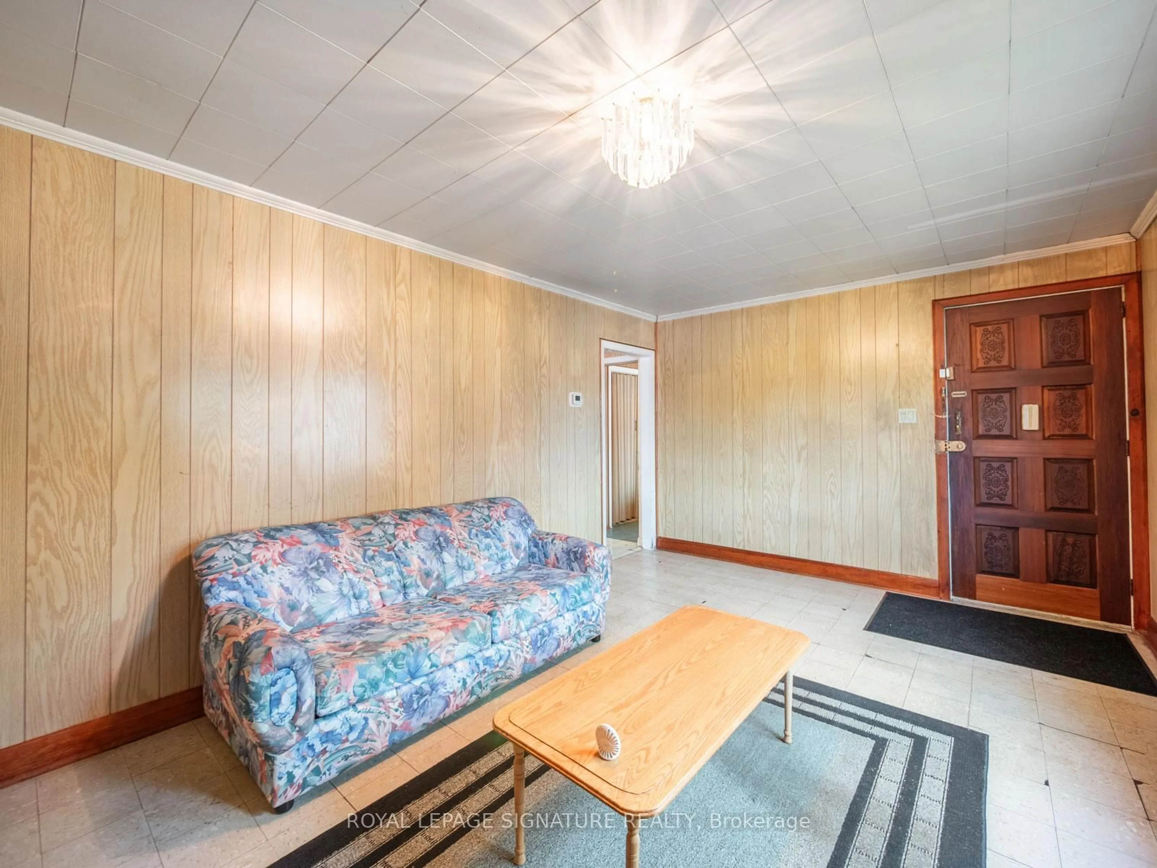 Living room with furniture, unknown for 81 Laurel Ave, Toronto Ontario M1K 3J7