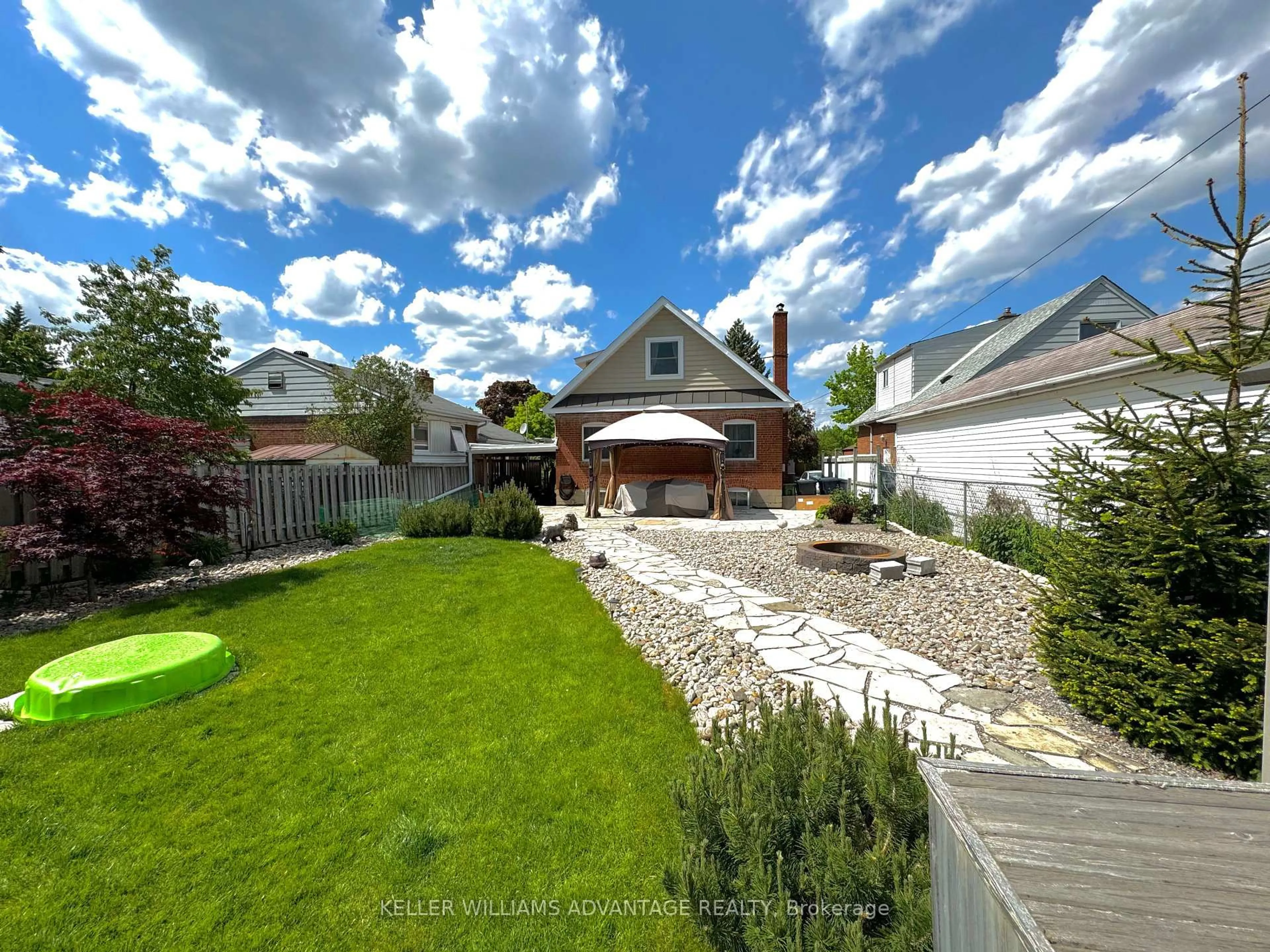 A pic from outside/outdoor area/front of a property/back of a property/a pic from drone, street for 87 Merryfield Dr, Toronto Ontario M1P 1K3