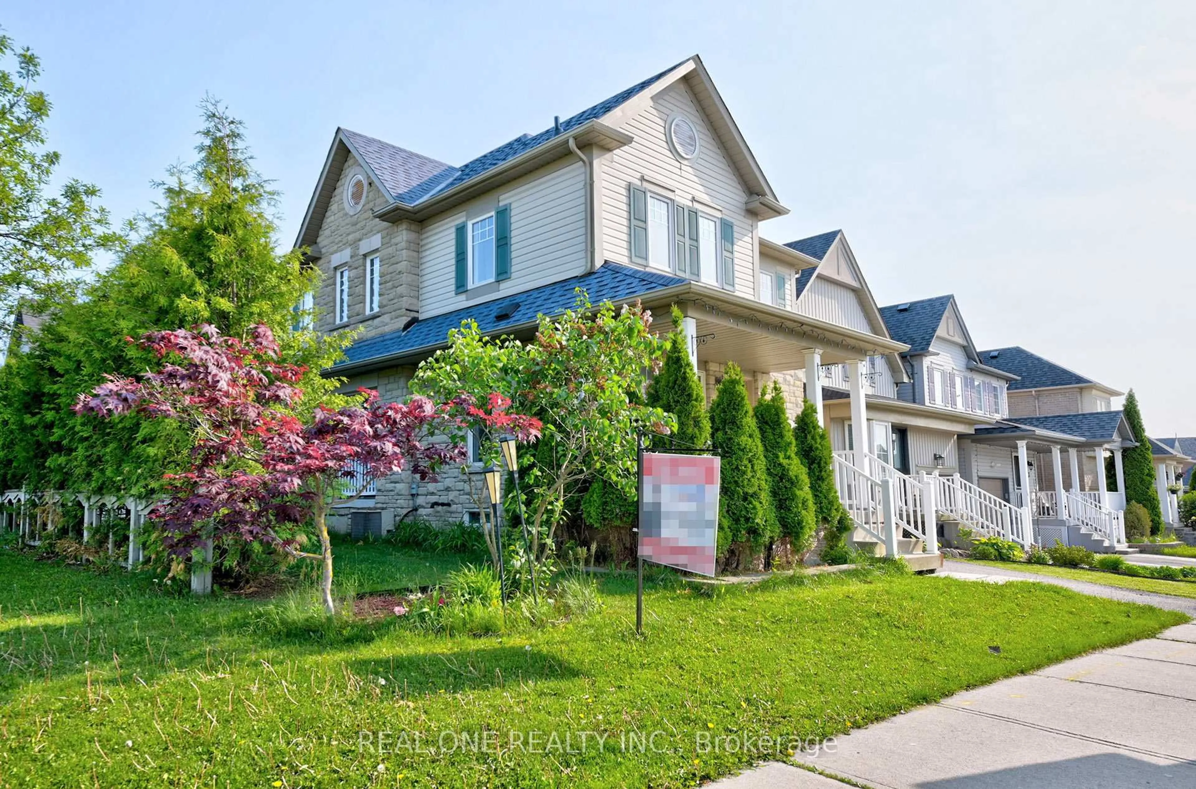Home with vinyl exterior material, street for 7 Settler's Crt, Whitby Ontario L1M 2L3