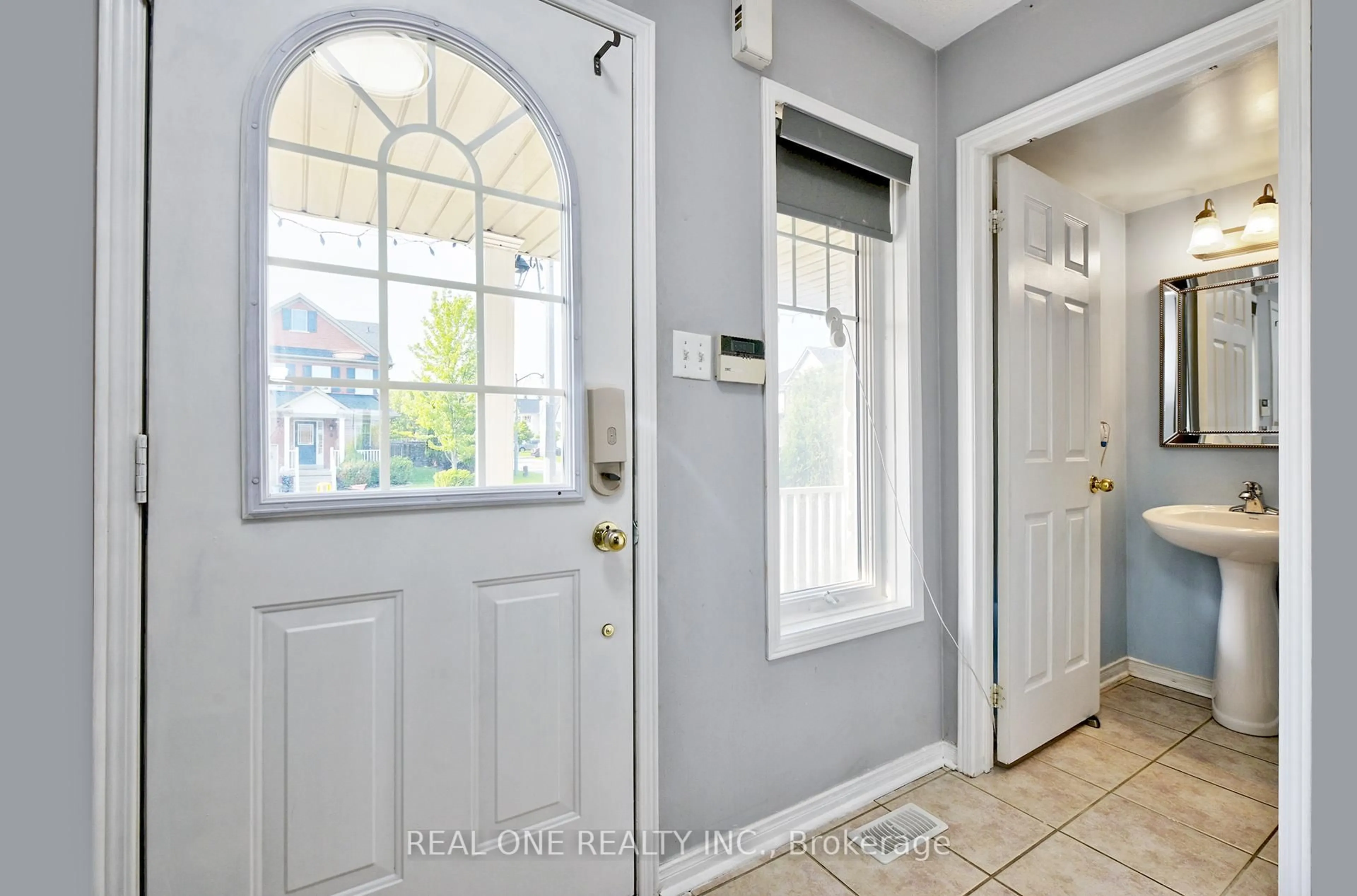 Indoor entryway for 7 Settler's Crt, Whitby Ontario L1M 2L3