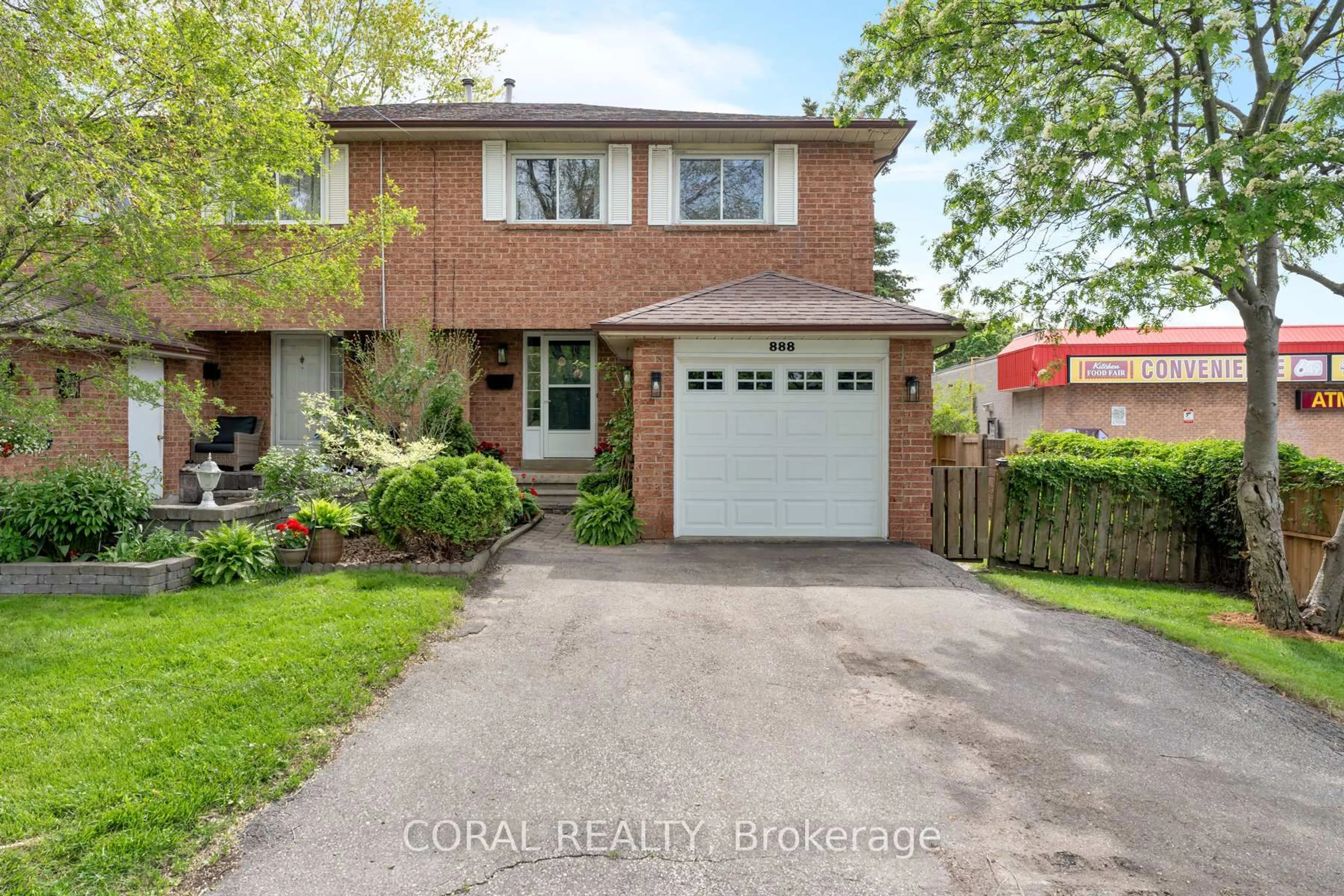 Home with brick exterior material, street for 888 West Shore Blvd, Pickering Ontario L1W 2V7