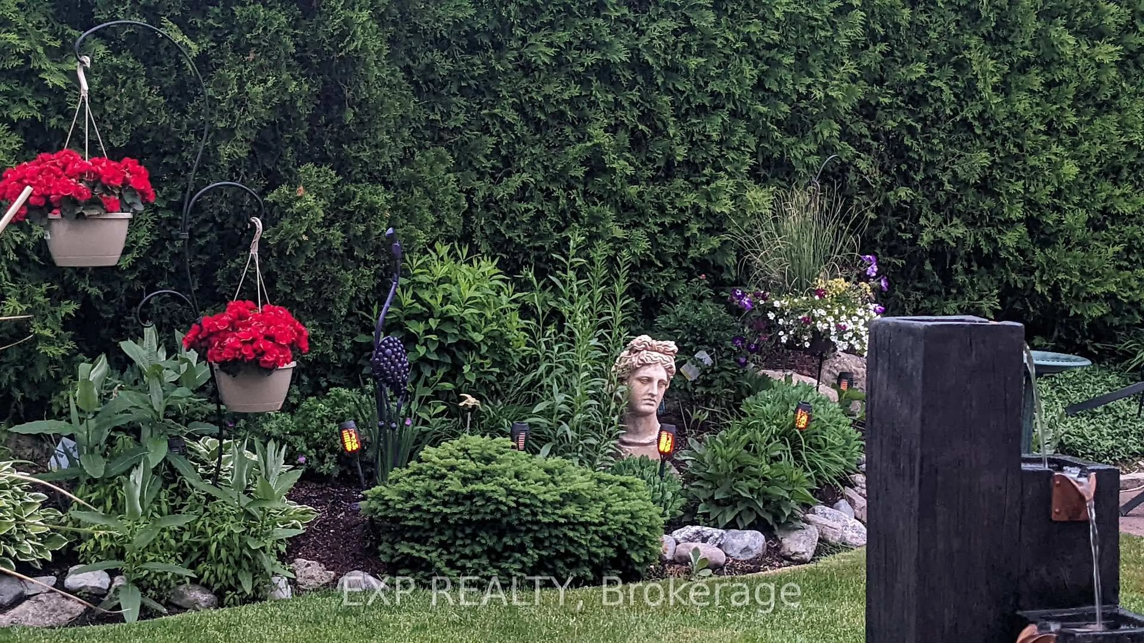 Unknown for 353 Siena Crt, Oshawa Ontario L1J 6V5